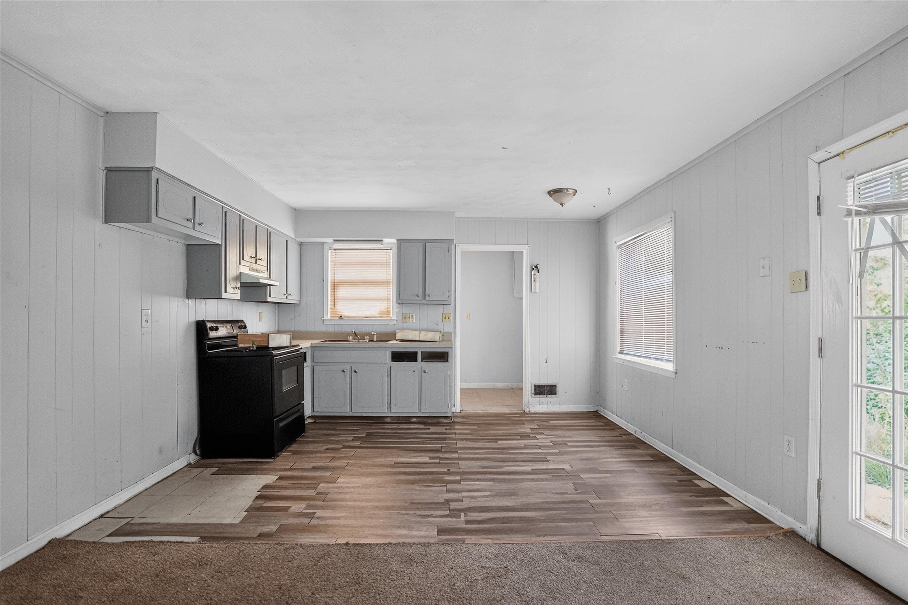 1107 Highland St Property Photo 6