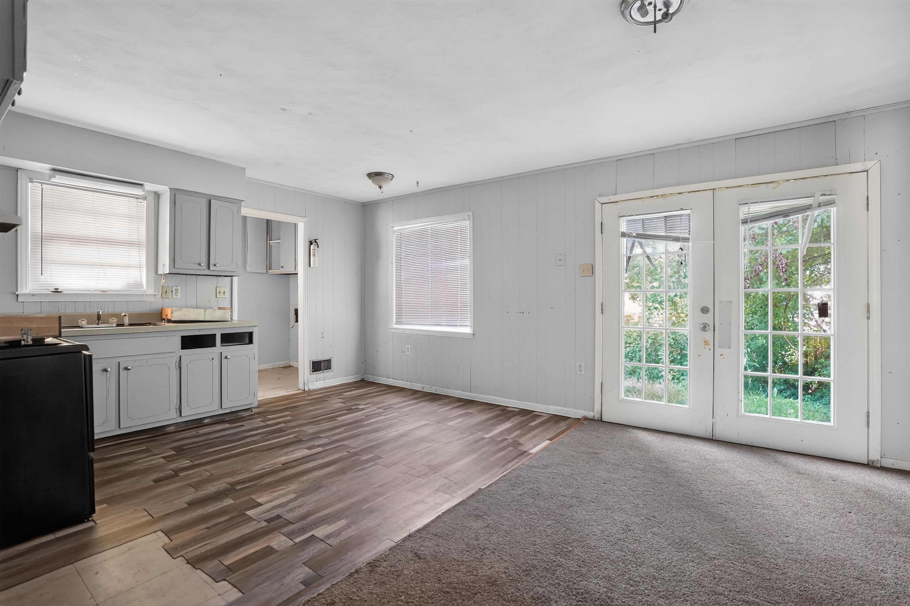 1107 Highland St Property Photo 7