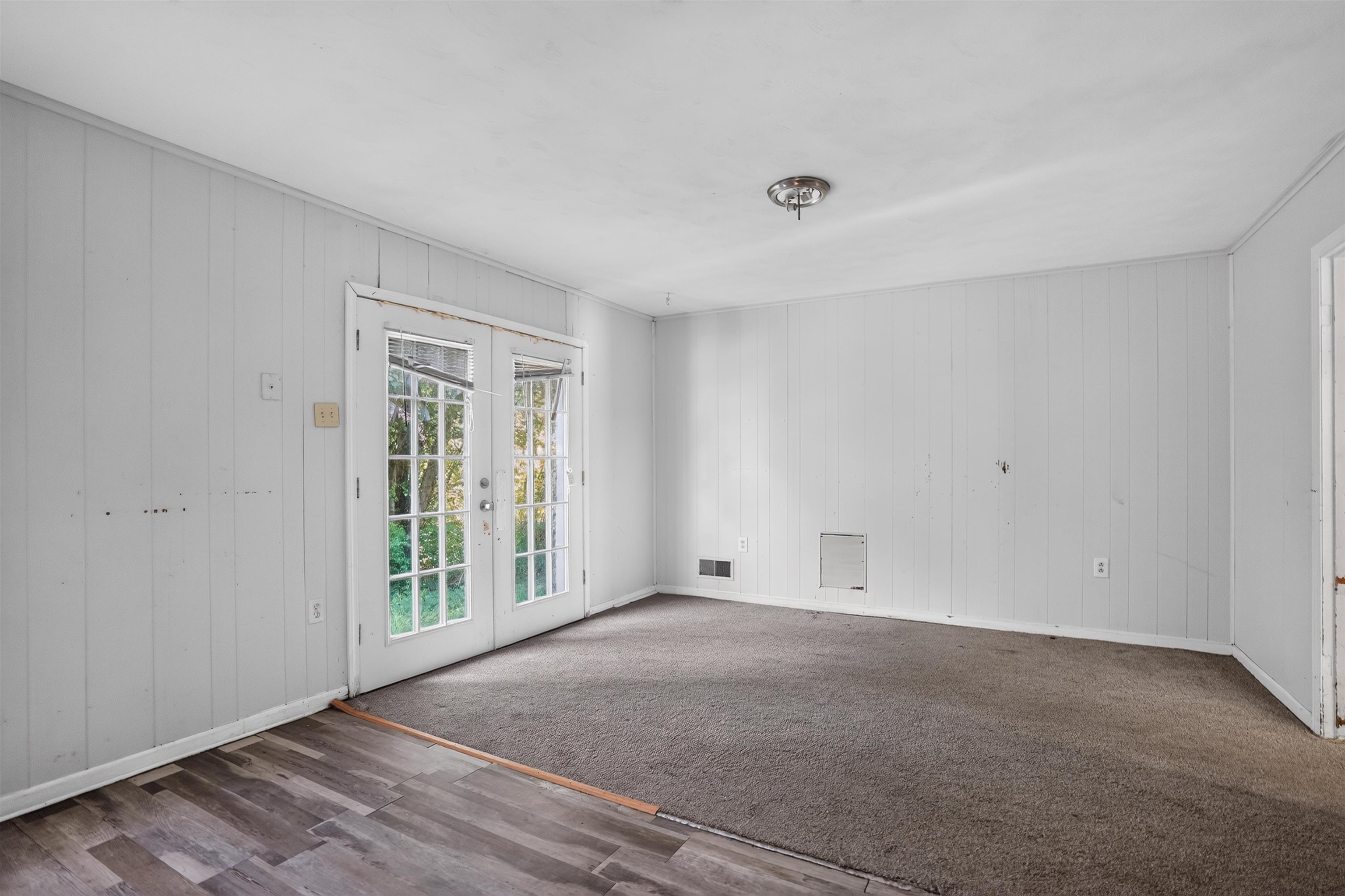 1107 Highland St Property Photo 9