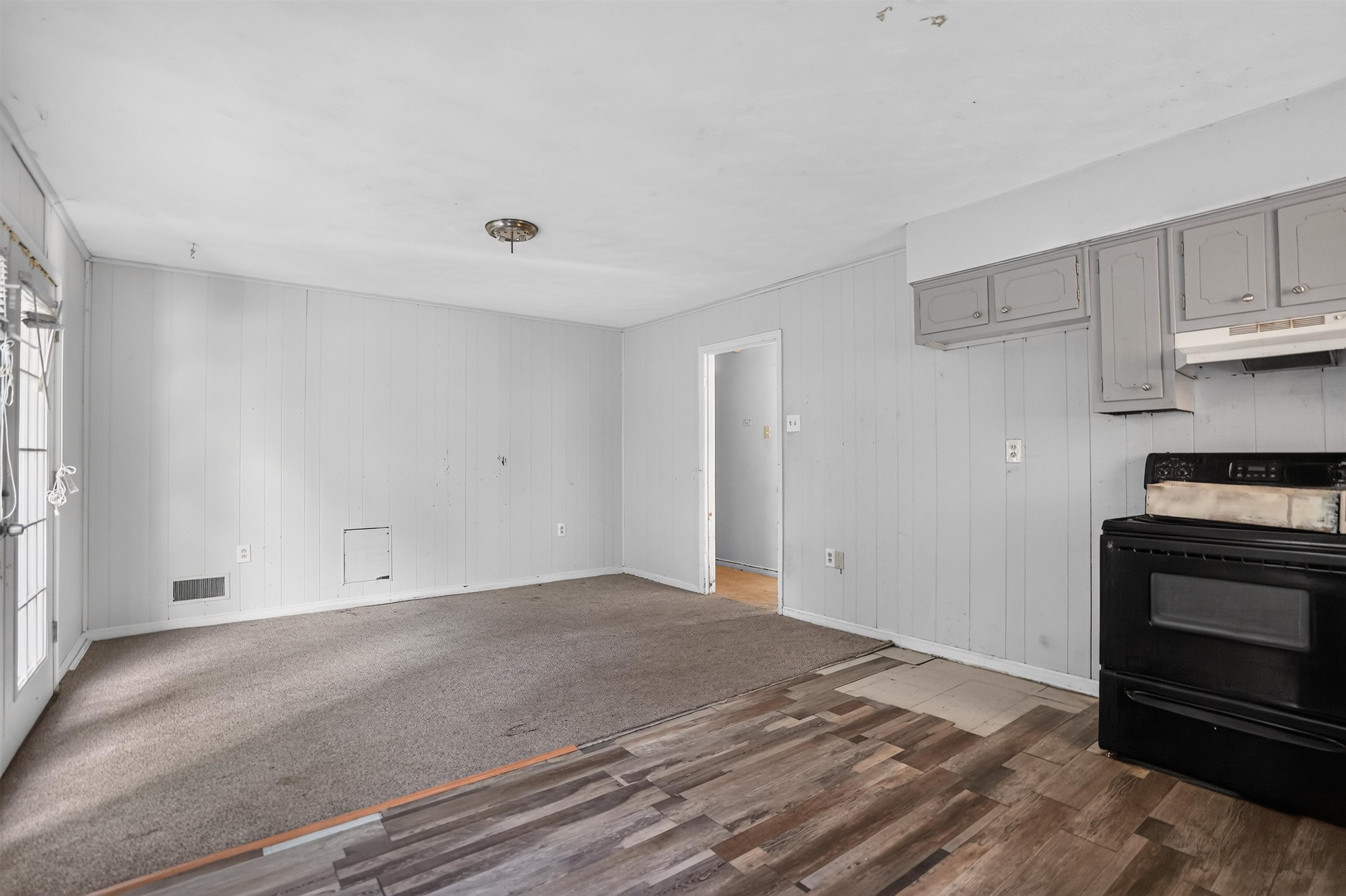 1107 Highland St Property Photo 10