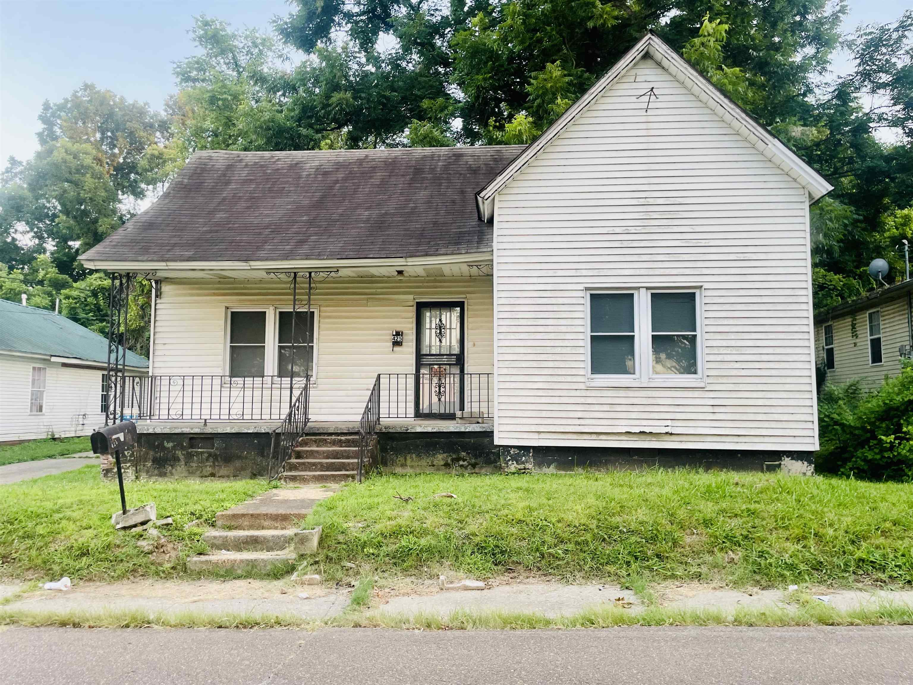 425 LONG AVE Property Photo 1