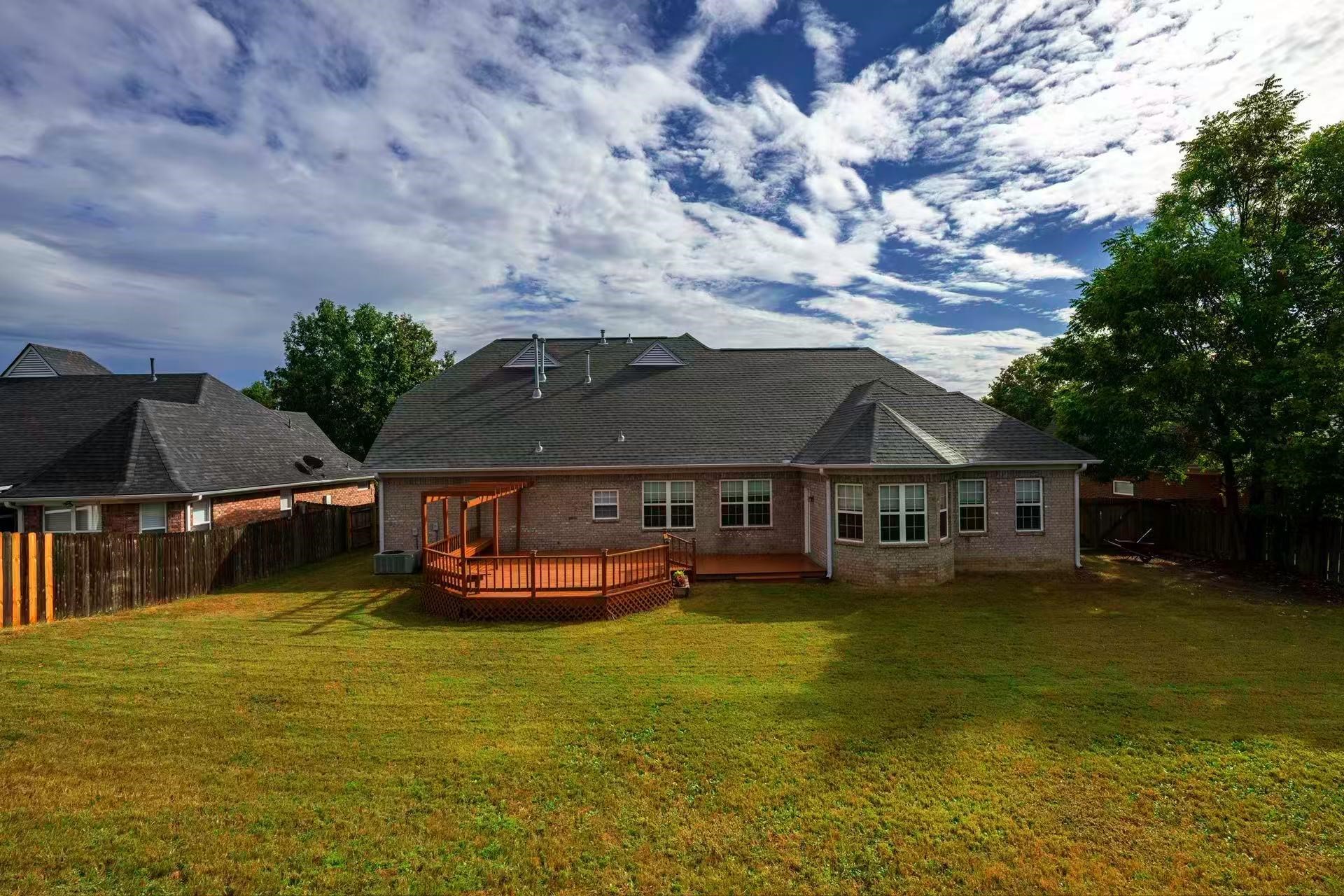 9374 Laurel Hill Dr Property Photo 3