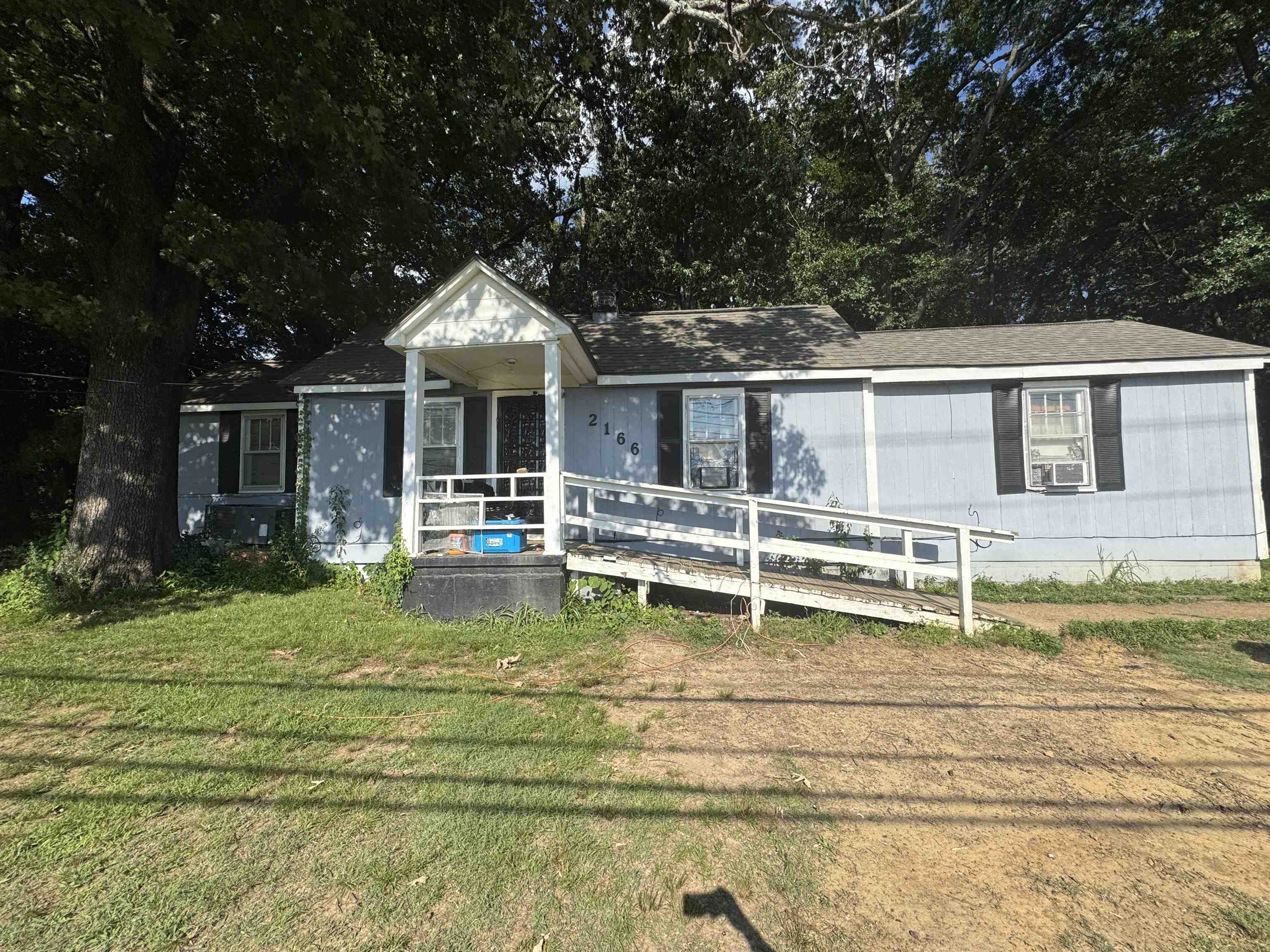 2166 Thomas Rd Property Photo 1