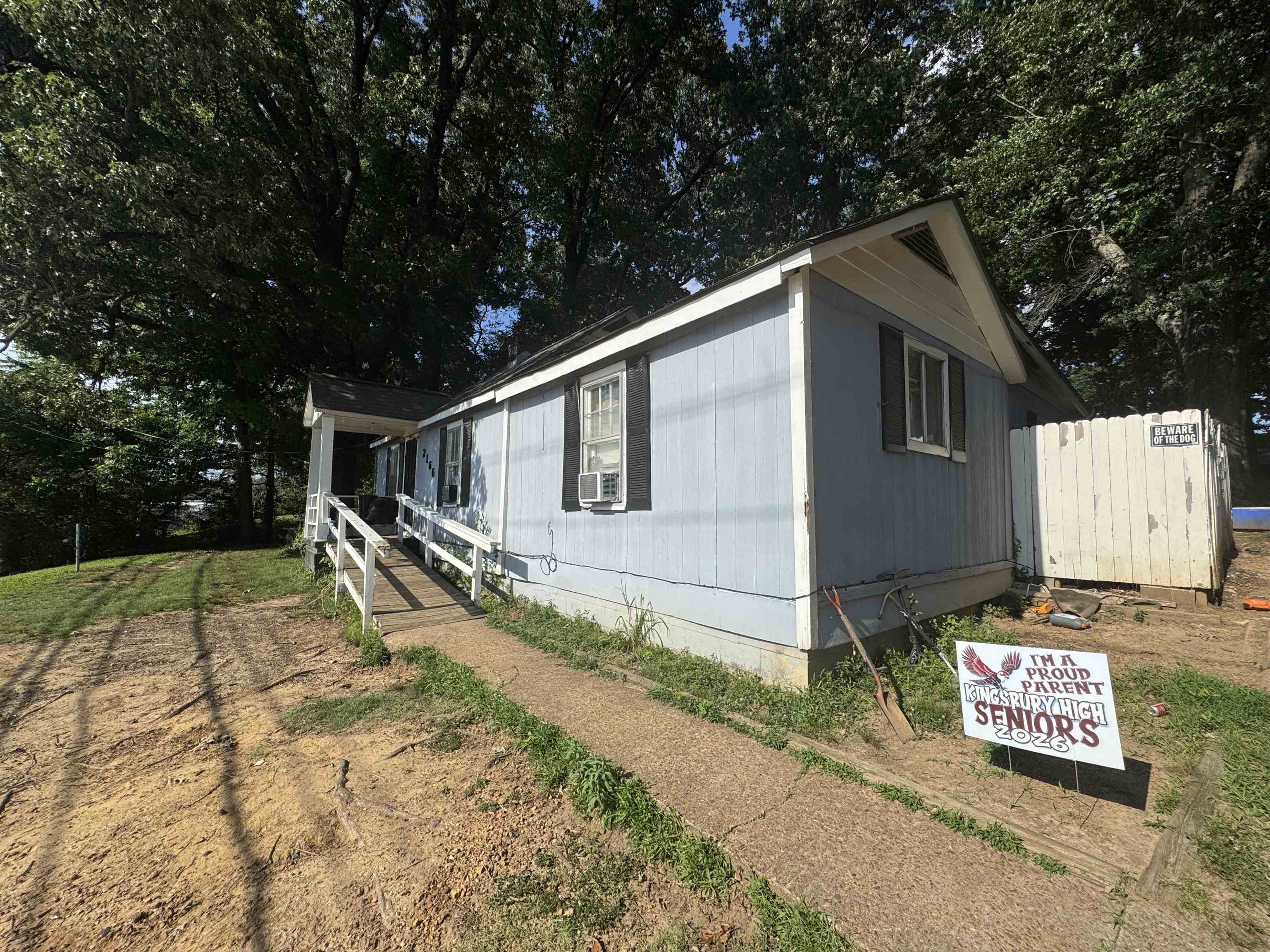 2166 Thomas Rd Property Photo 2