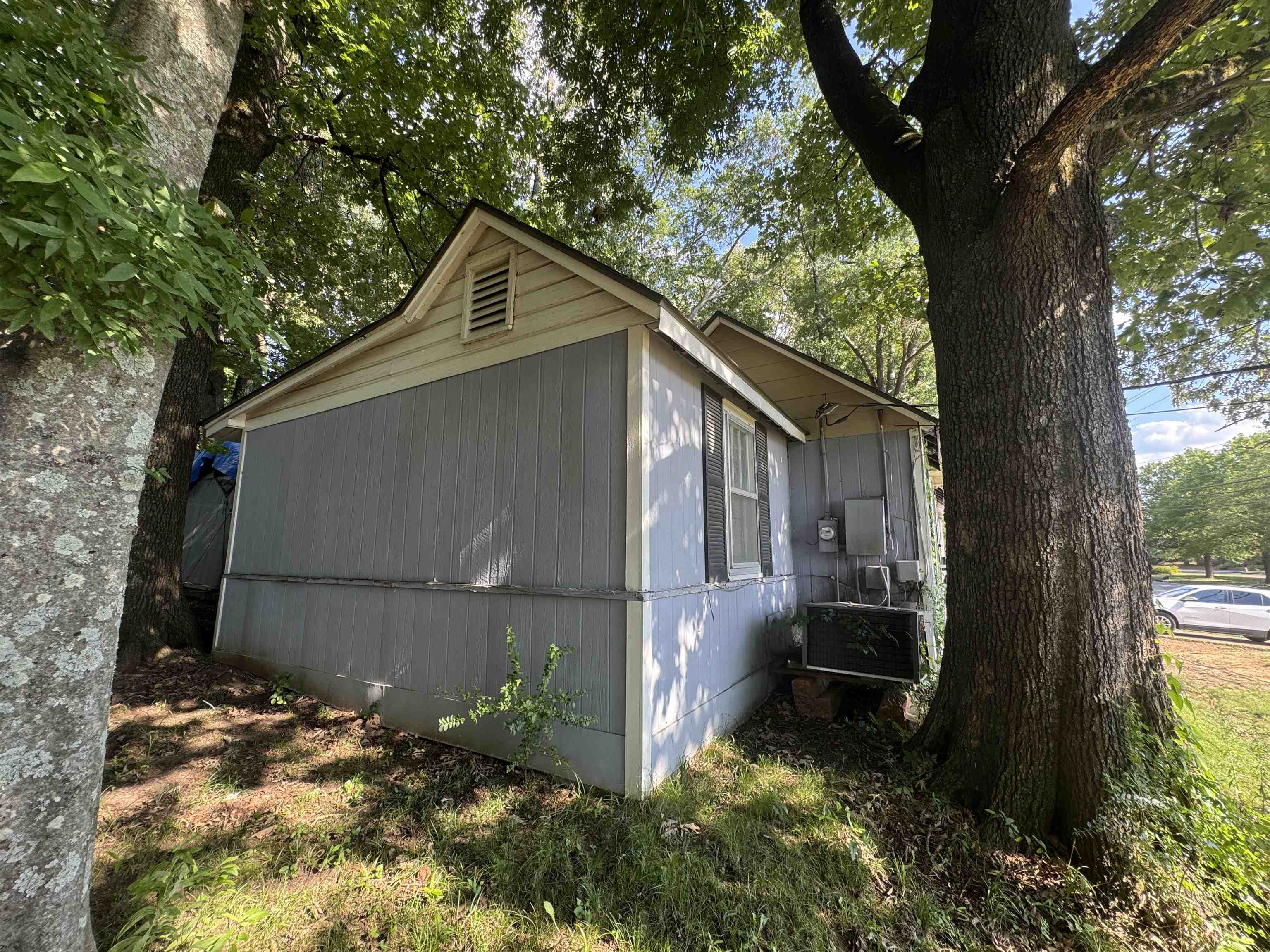 2166 Thomas Rd Property Photo 9