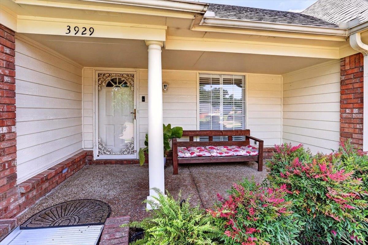 3929 Carrie Brook Cv Property Photo 3