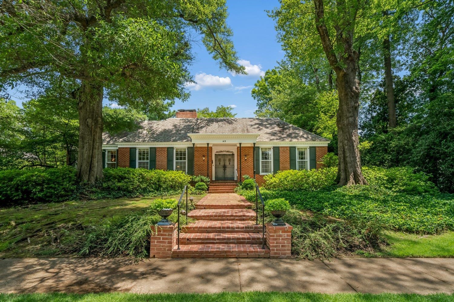 92 HOLLYOKE LN Property Photo 1