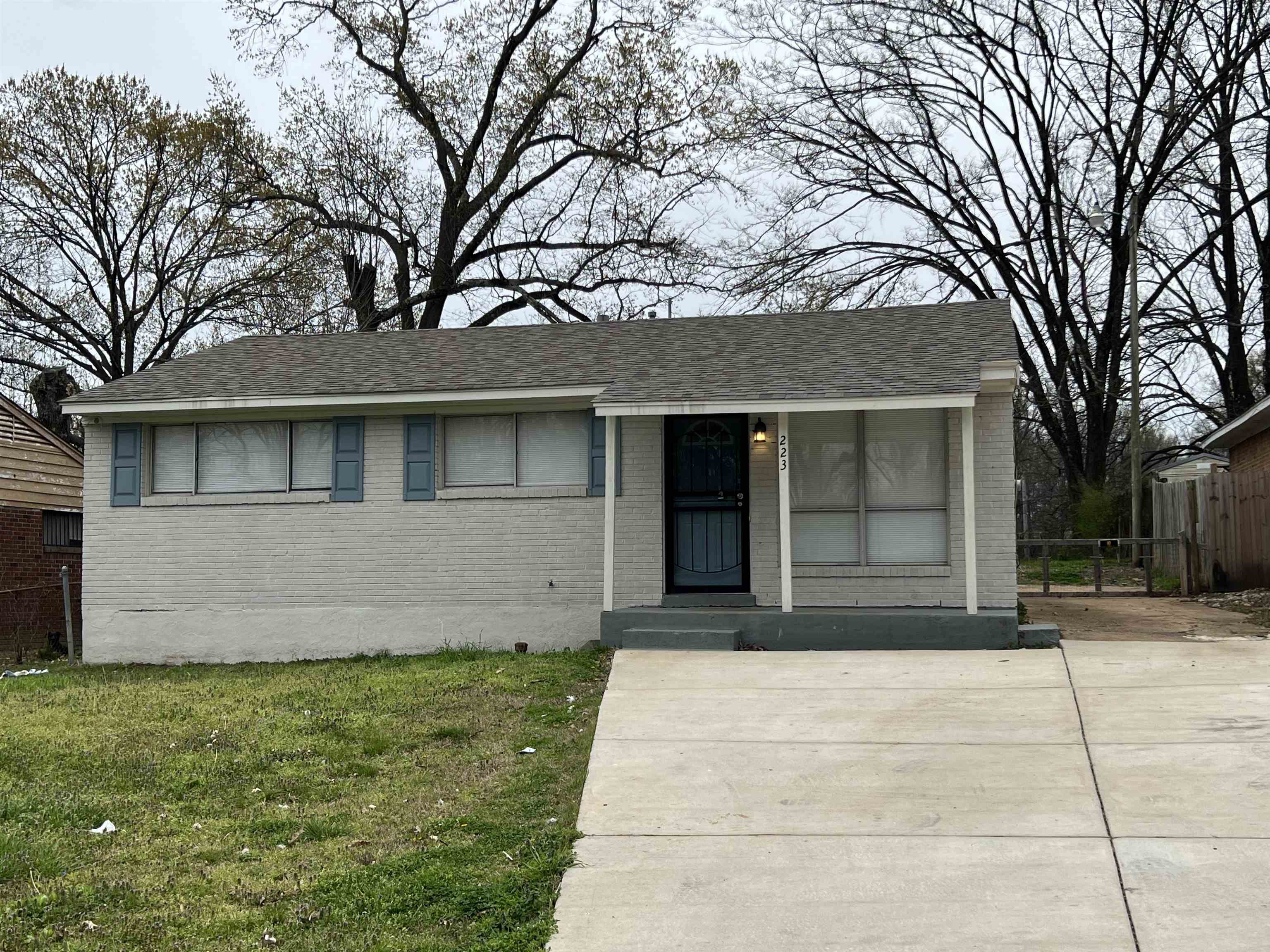 223 CHARTER AVE