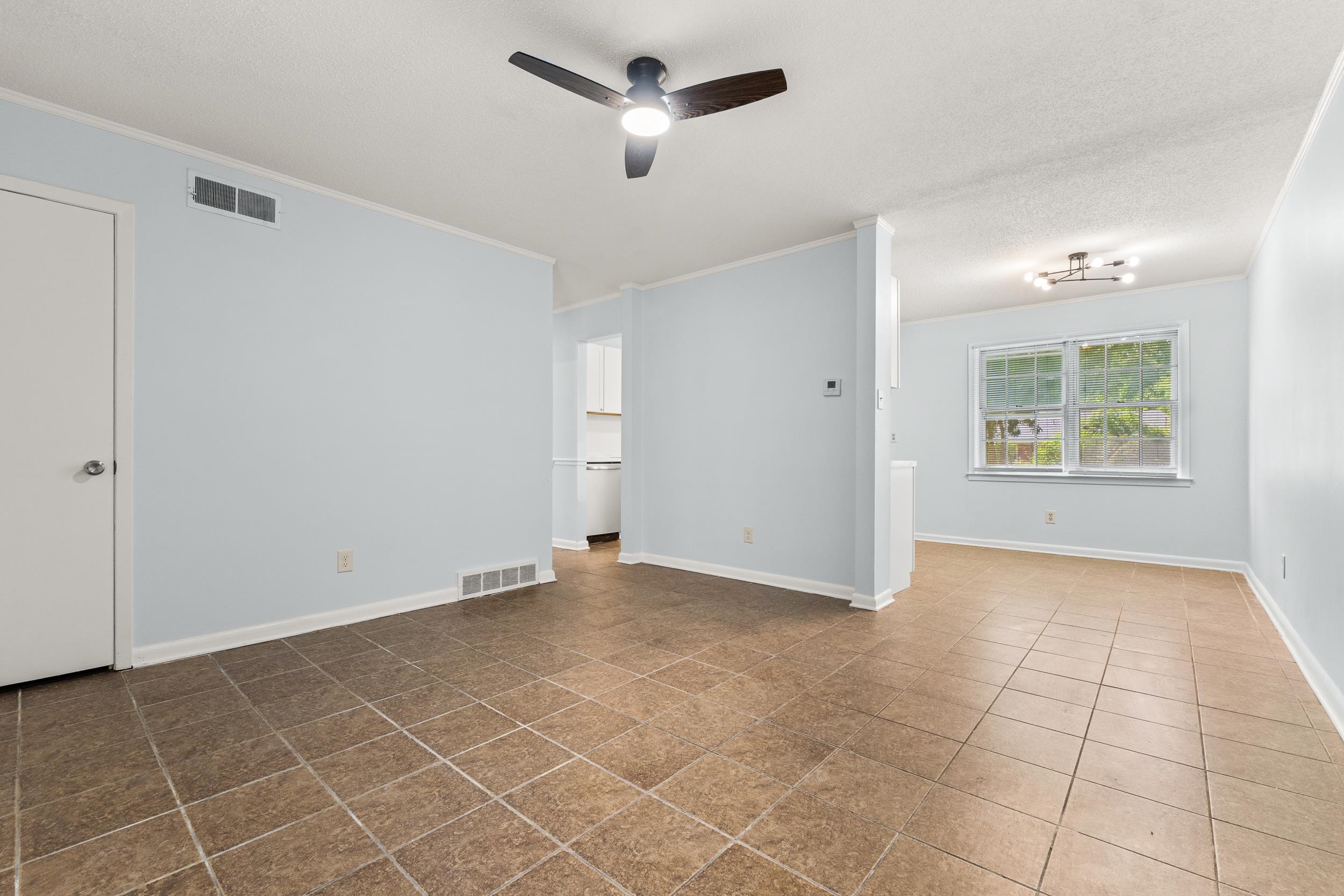 2885 Clearbrook St Property Photo 3
