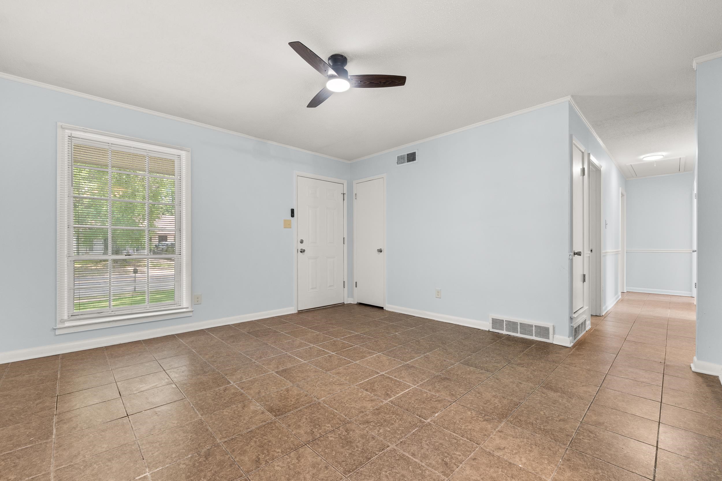 2885 Clearbrook St Property Photo 4