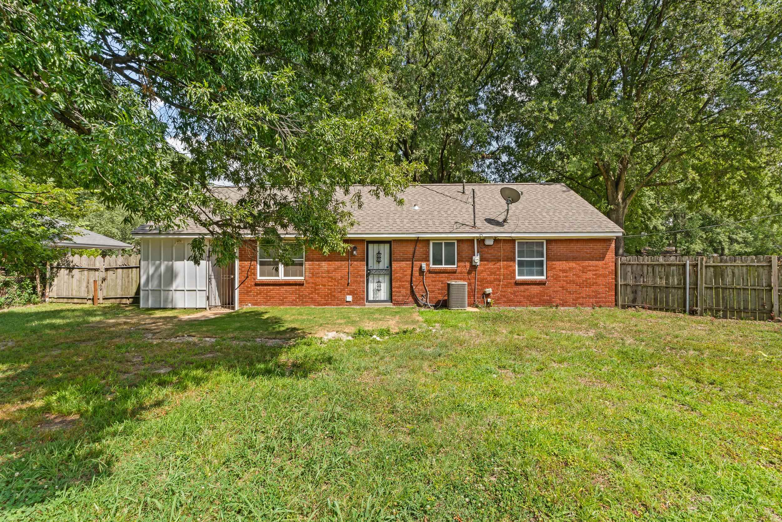 2885 Clearbrook St Property Photo 20
