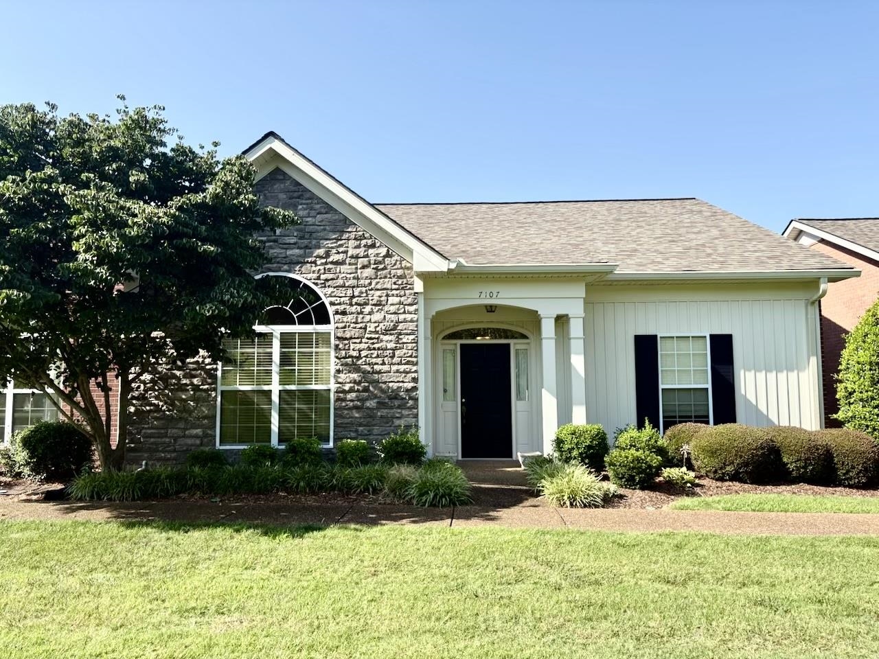 7107 SUNRISE CIR