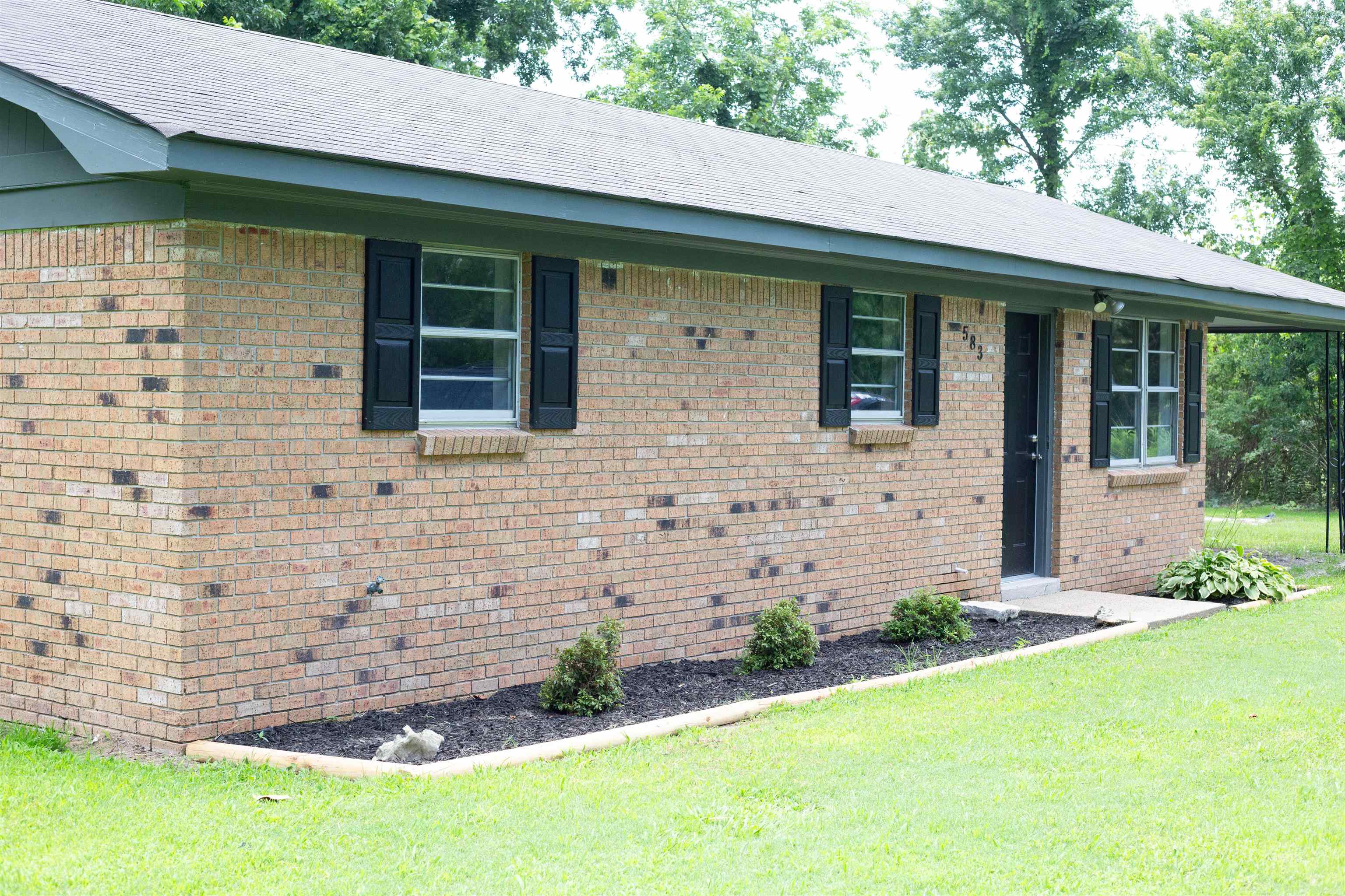 583 Armstrong Rd Property Photo 2