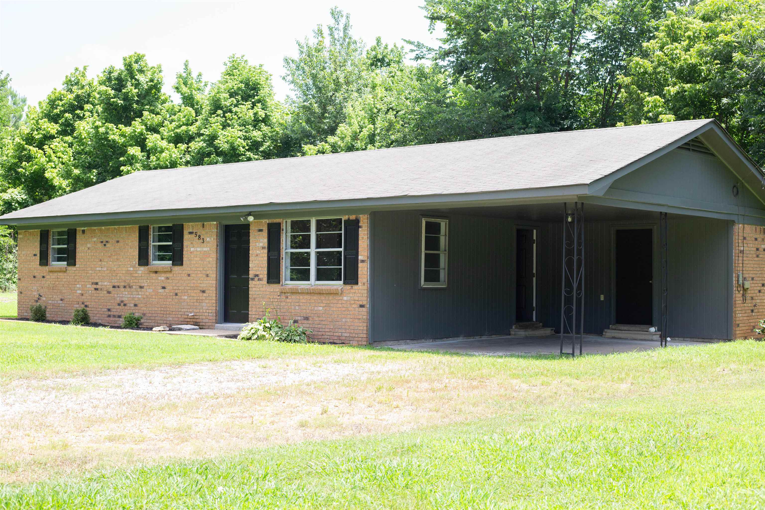 583 Armstrong Rd Property Photo 3