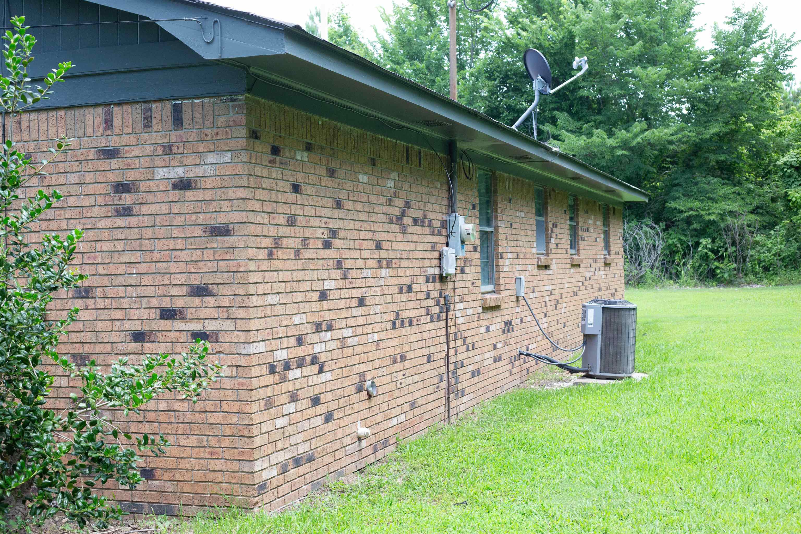 583 Armstrong Rd Property Photo 4