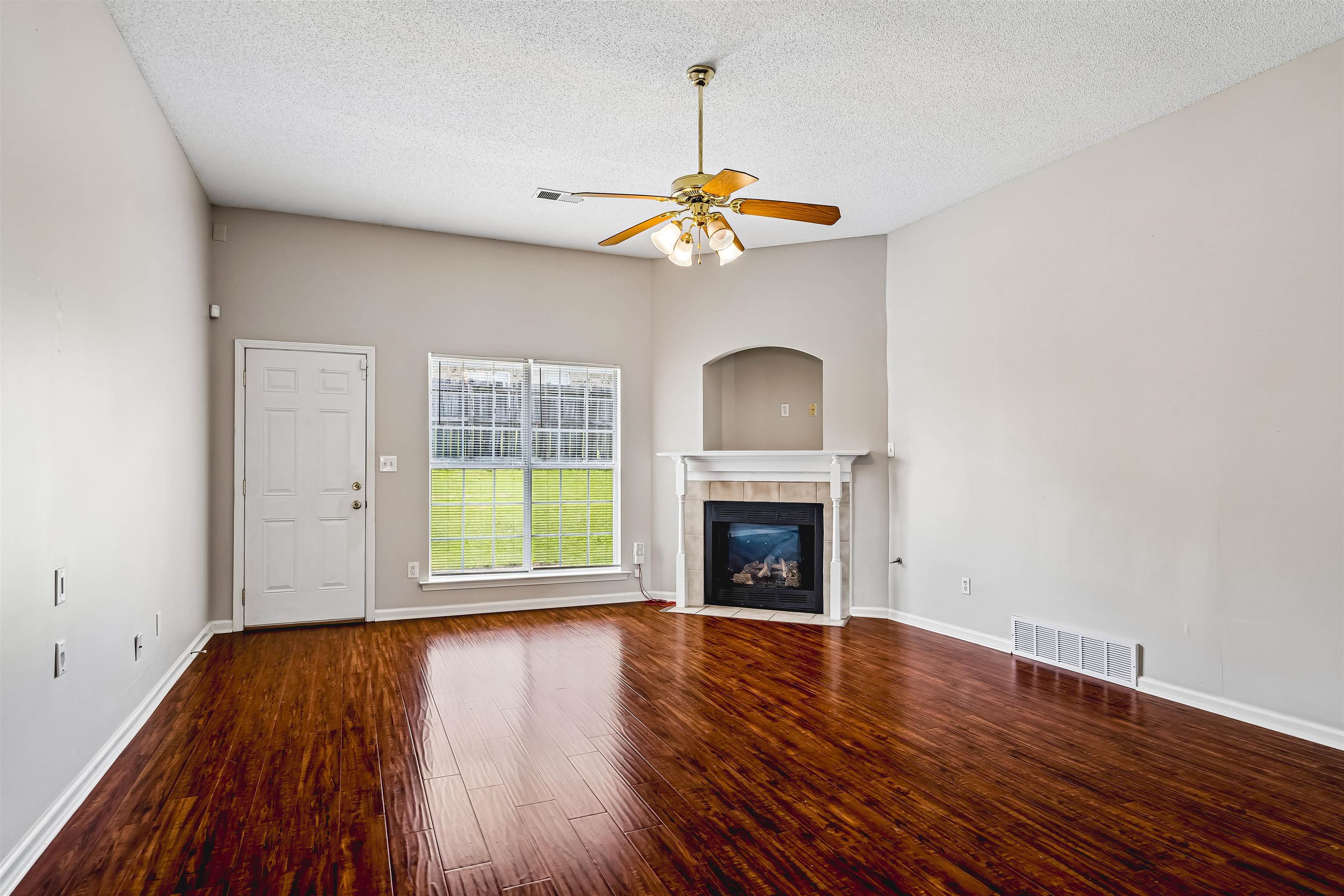 4879 Ridge Walk Ln Property Photo 3