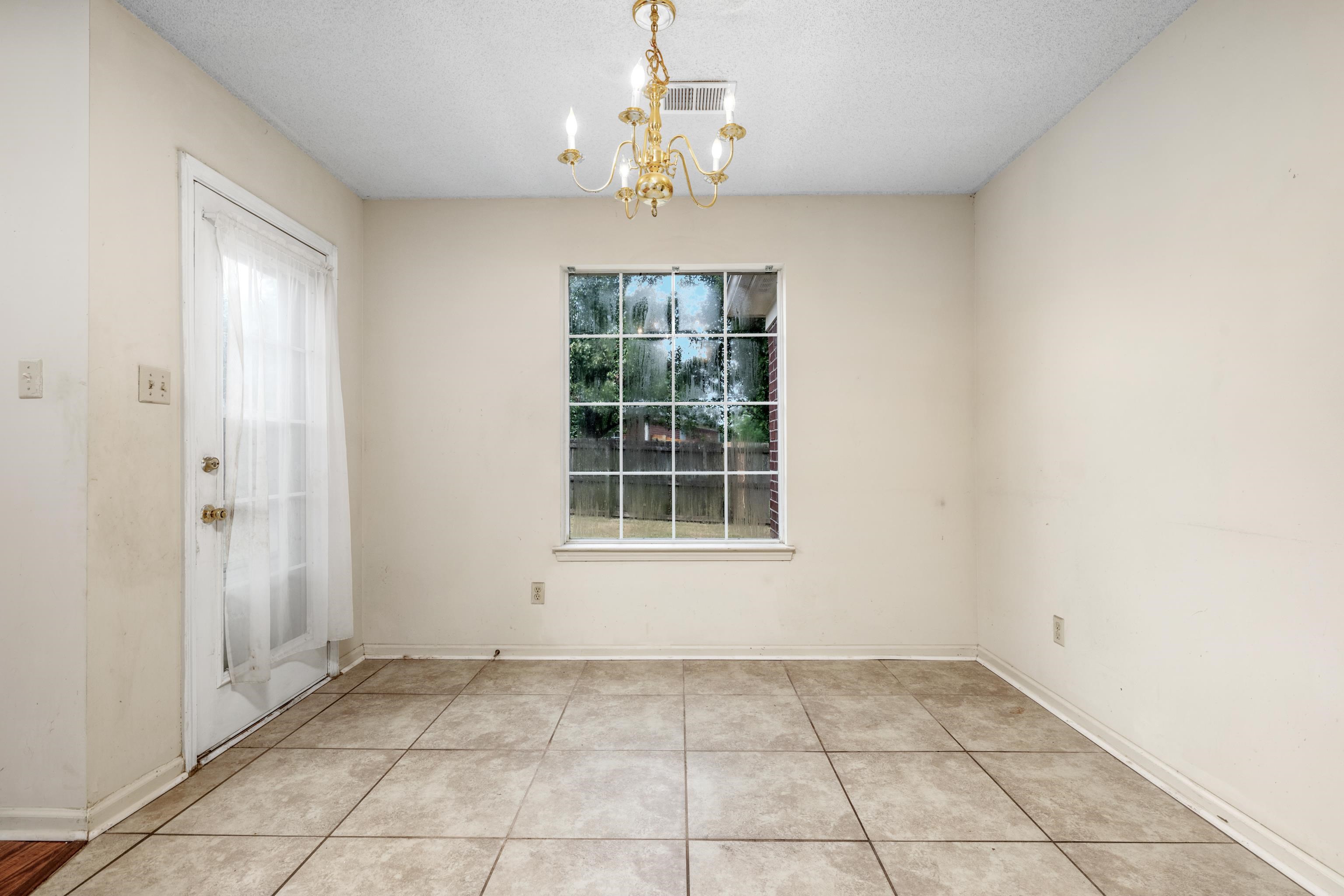 8135 Country Mill Cv Property Photo 8
