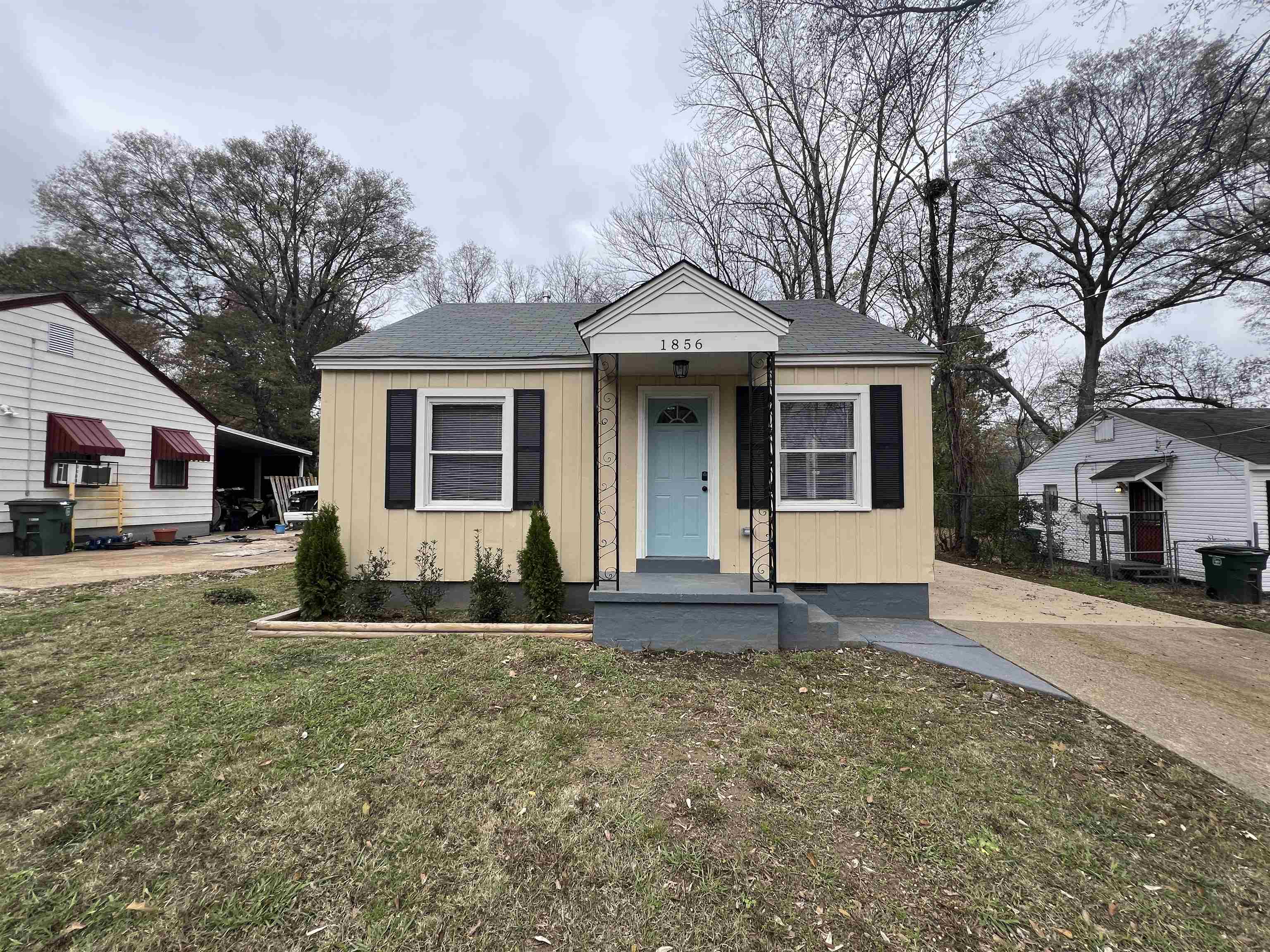 1856 Whitney Ave Property Photo 1