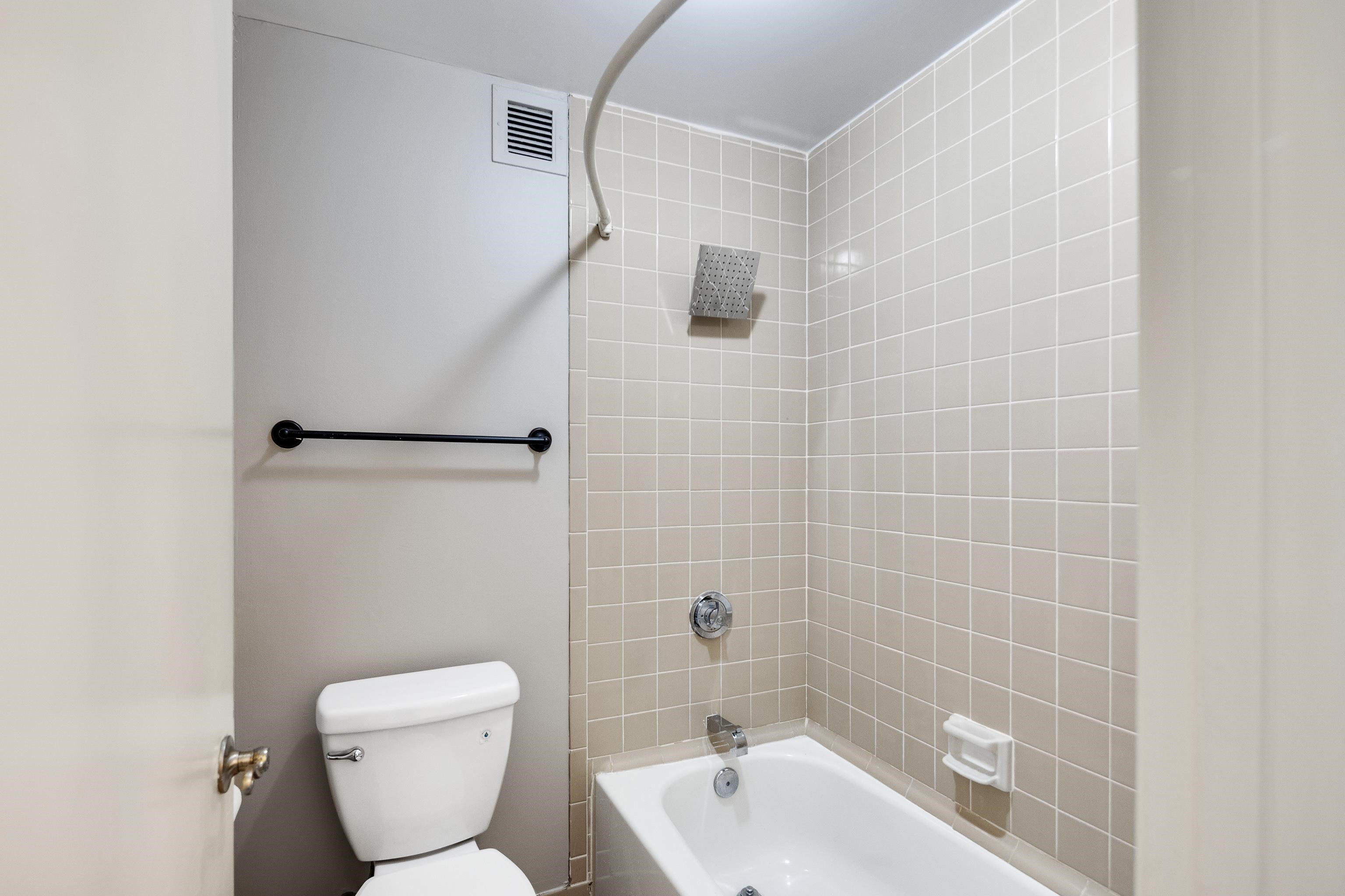109 N Main St 806 Property Photo 27