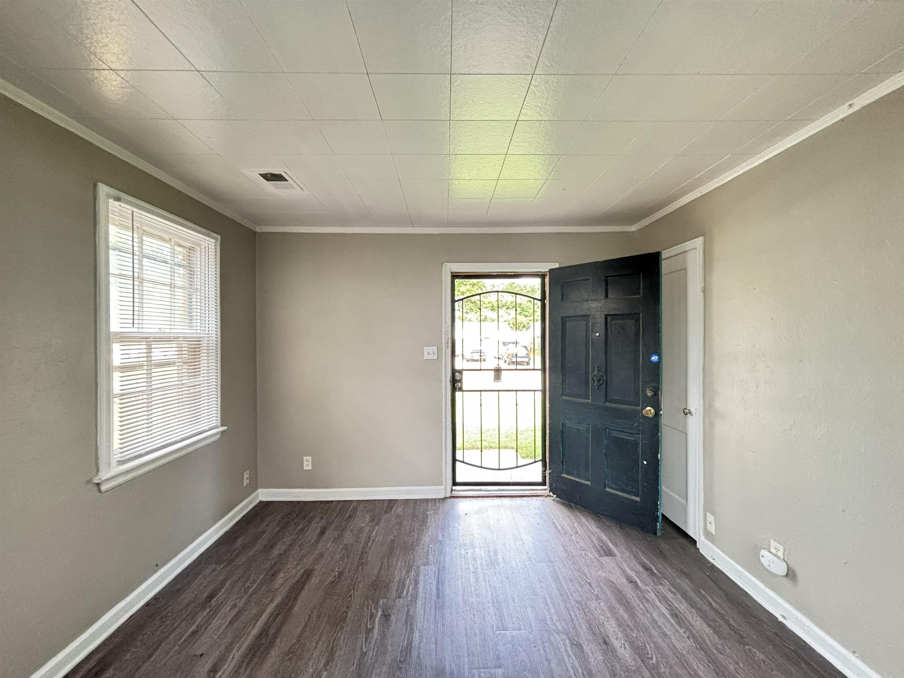 1065 Larry Ln Property Photo 3