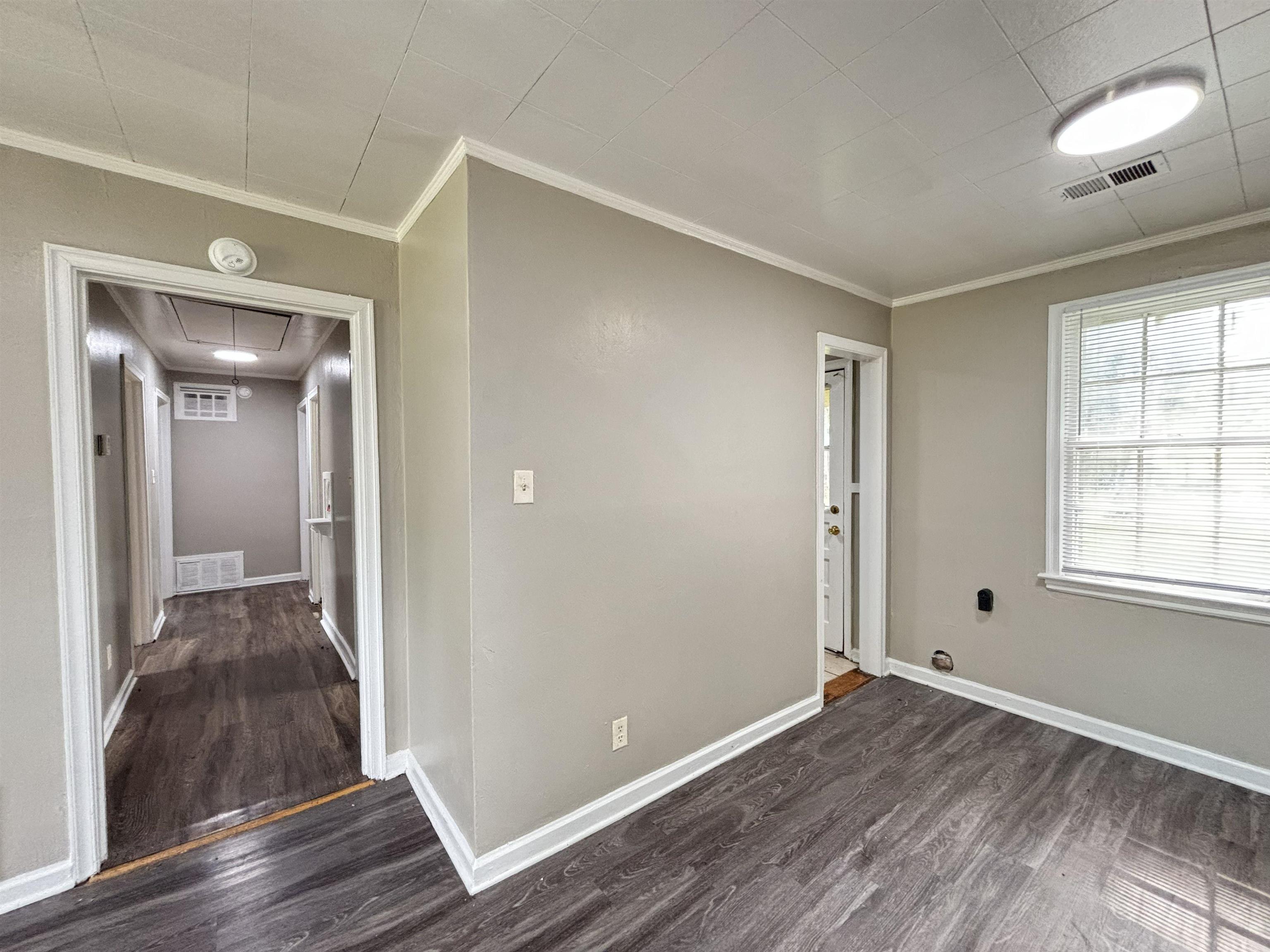 1065 Larry Ln Property Photo 4