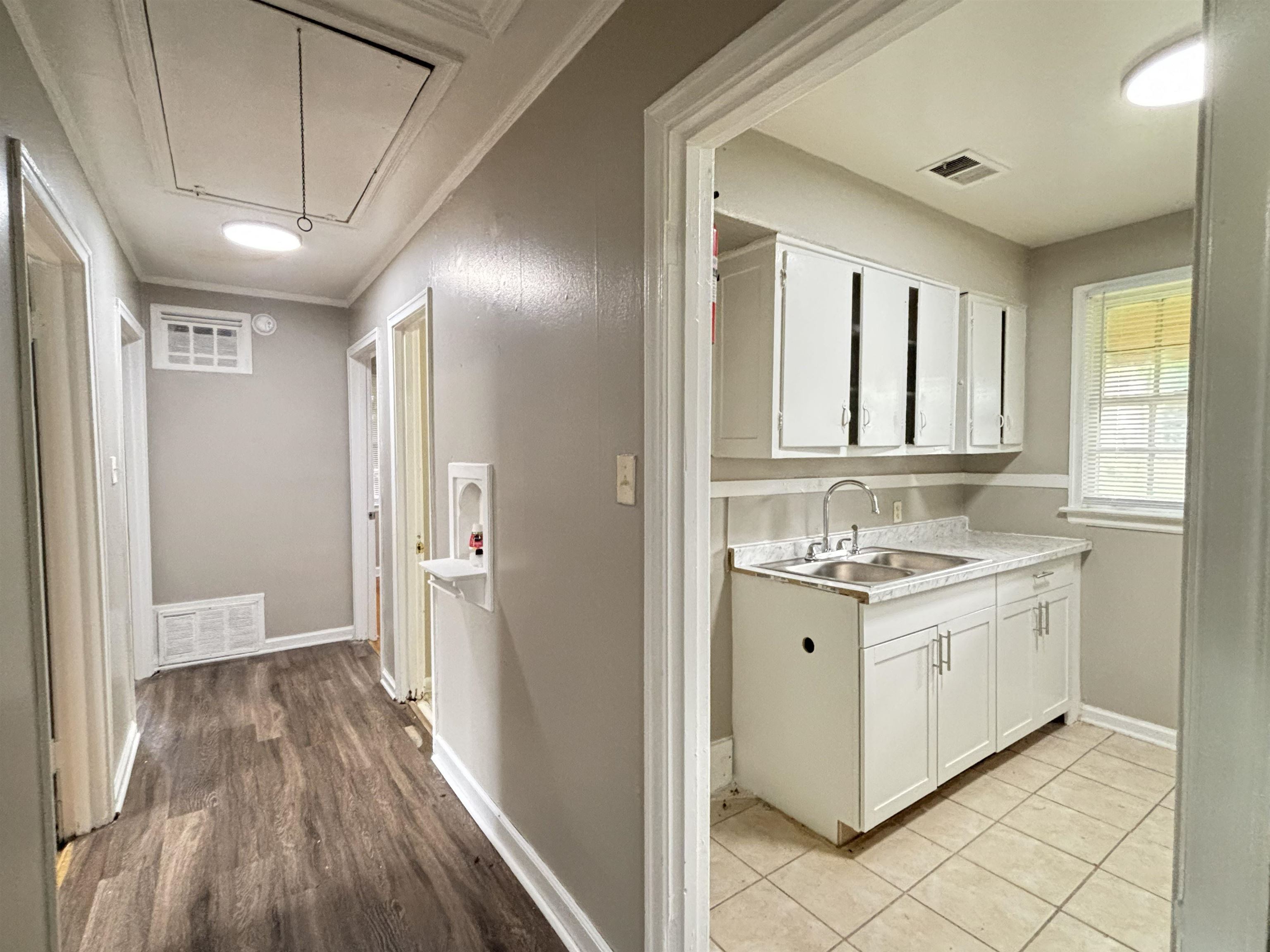 1065 Larry Ln Property Photo 5