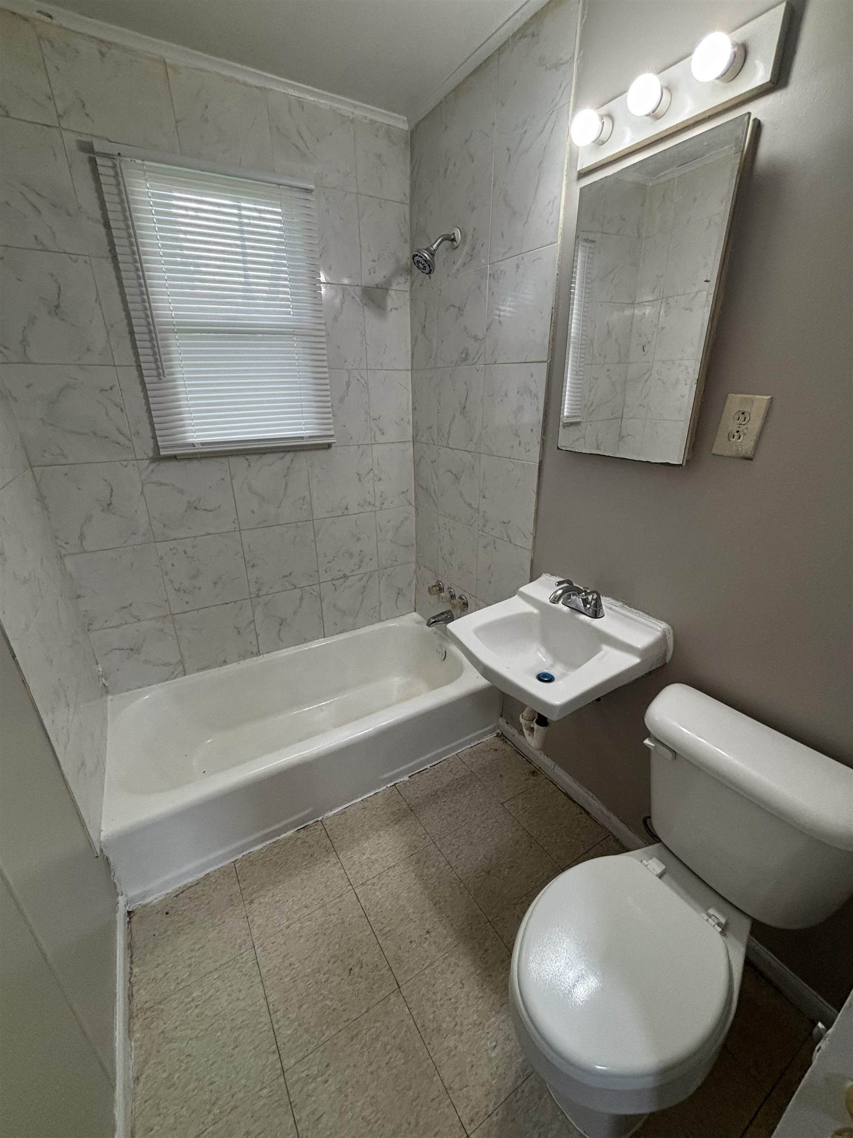 1065 Larry Ln Property Photo 9