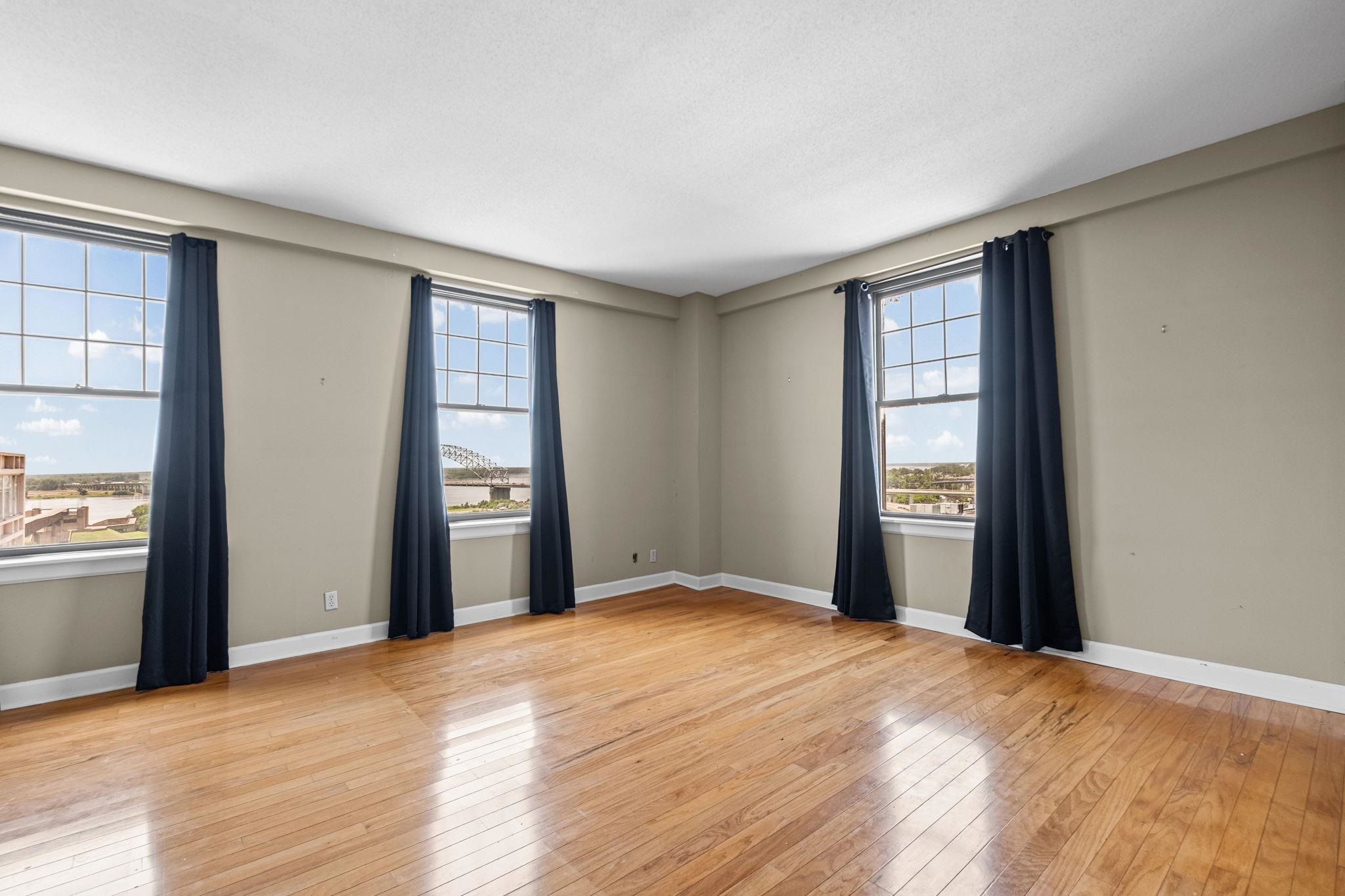 109 N Main St 1212 Property Photo 6