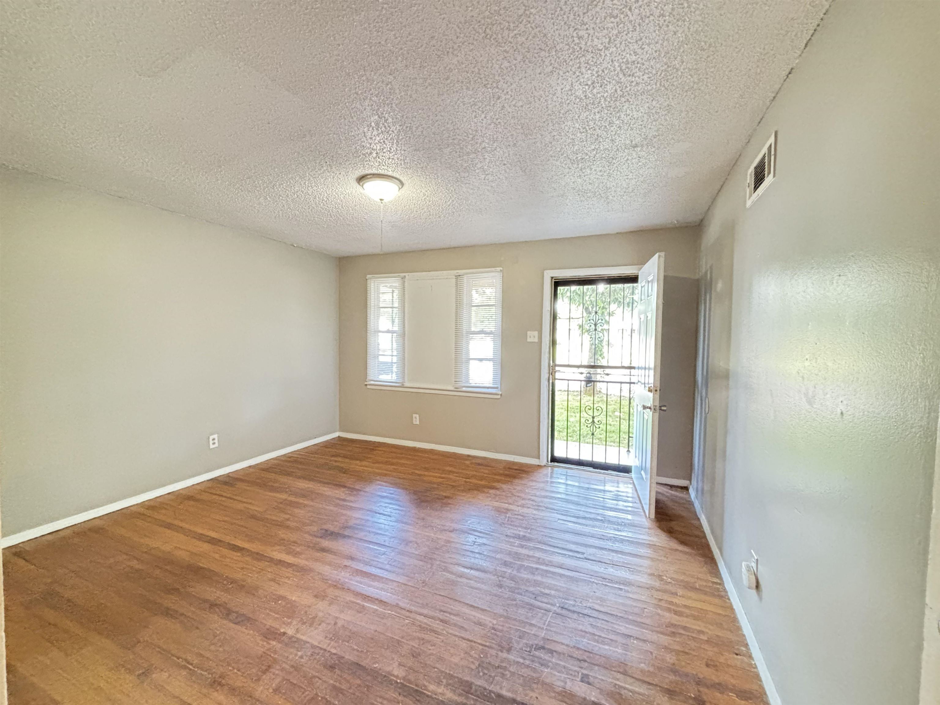 4694 Mccrory Ave Property Photo 4
