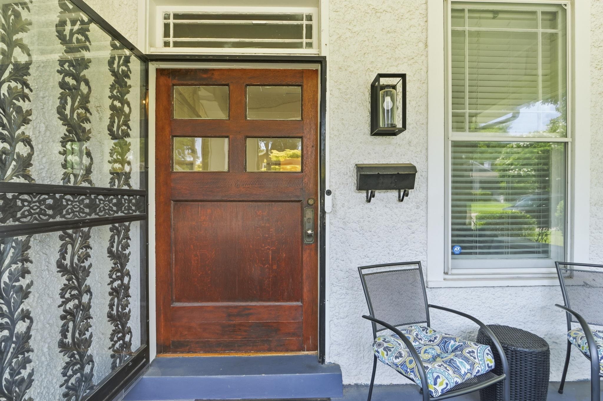 453 Angelus St Property Photo 3