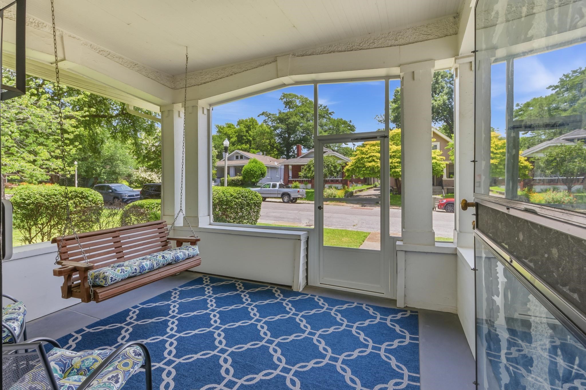 453 Angelus St Property Photo 4