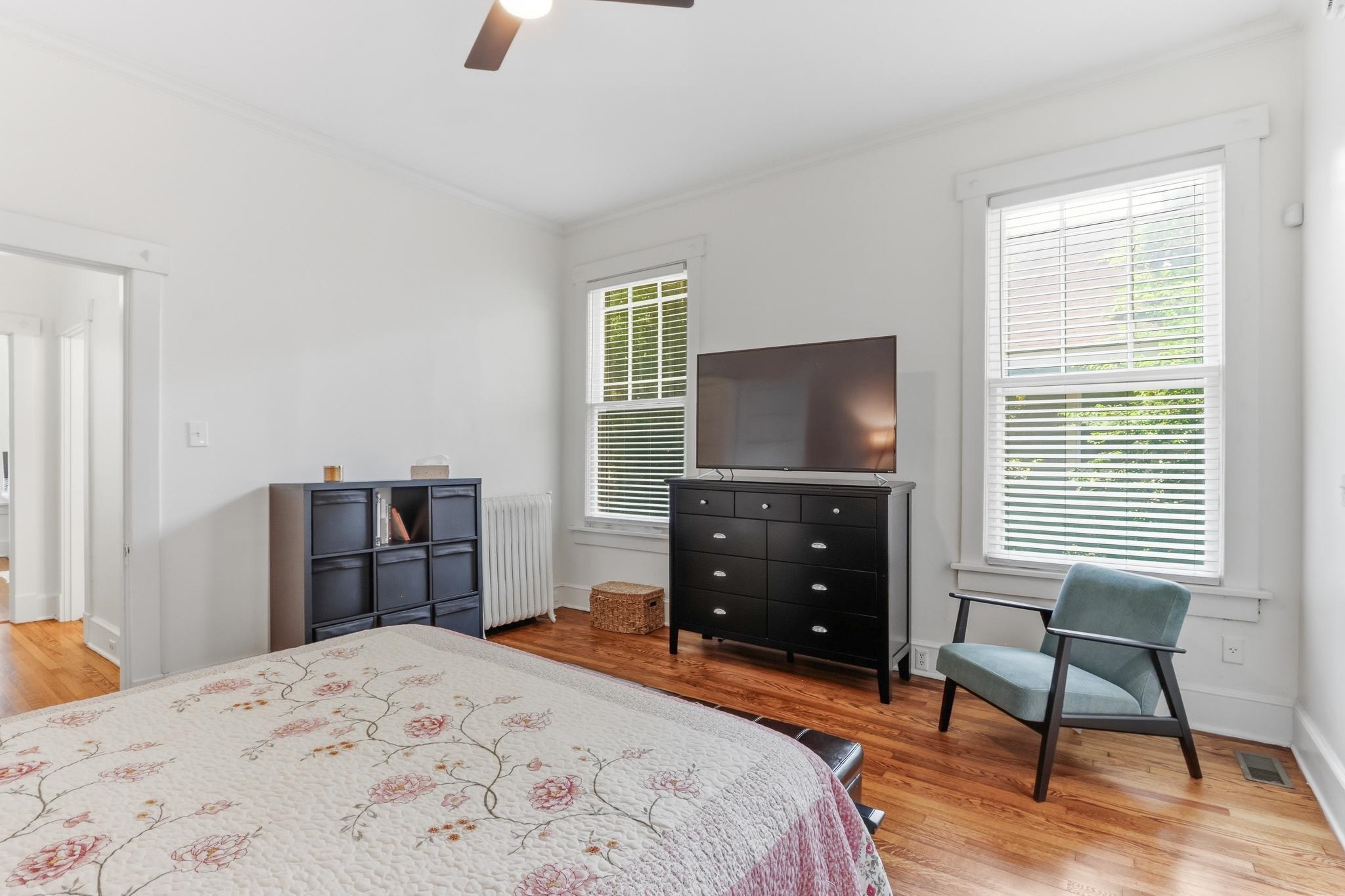 453 Angelus St Property Photo 8