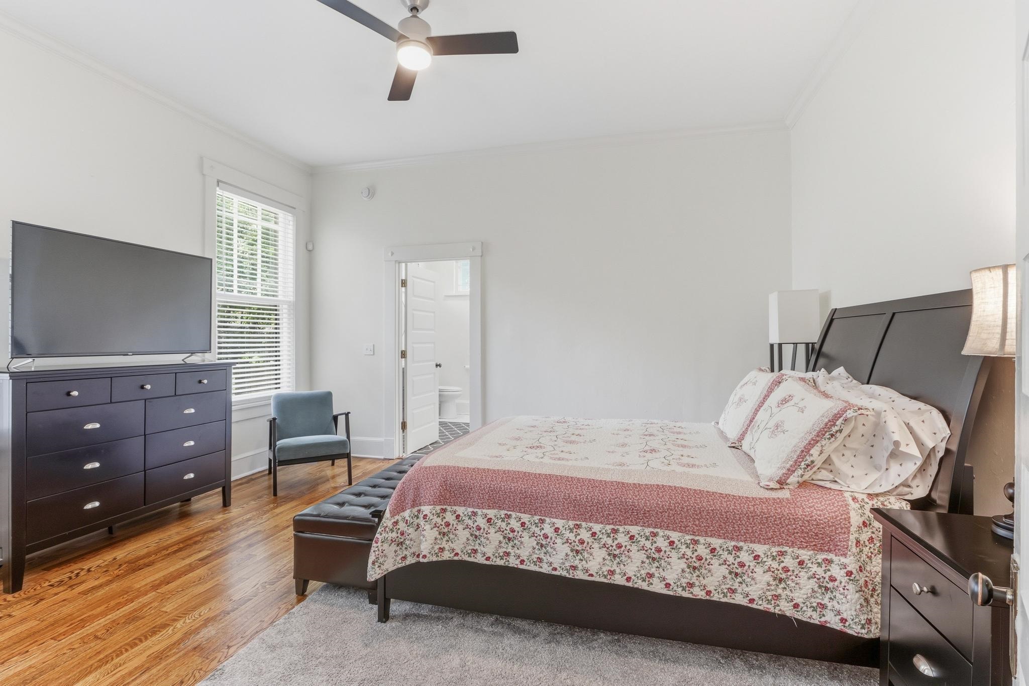 453 Angelus St Property Photo 9