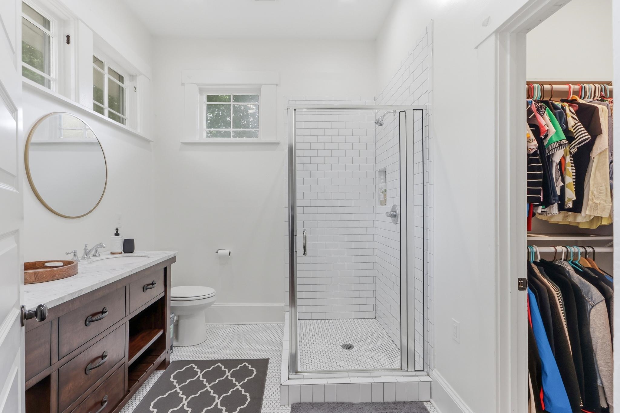 453 Angelus St Property Photo 10