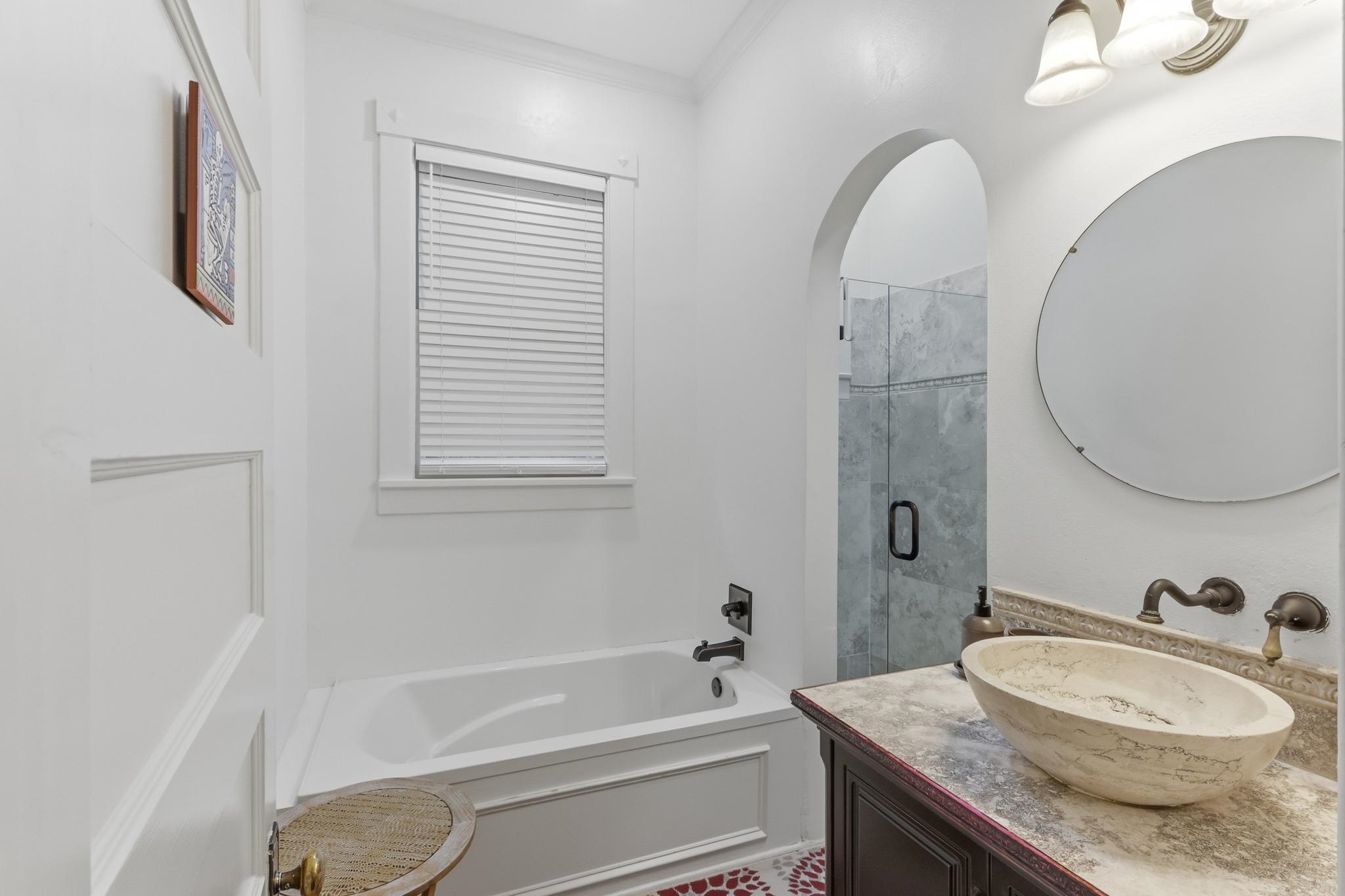 453 Angelus St Property Photo 14