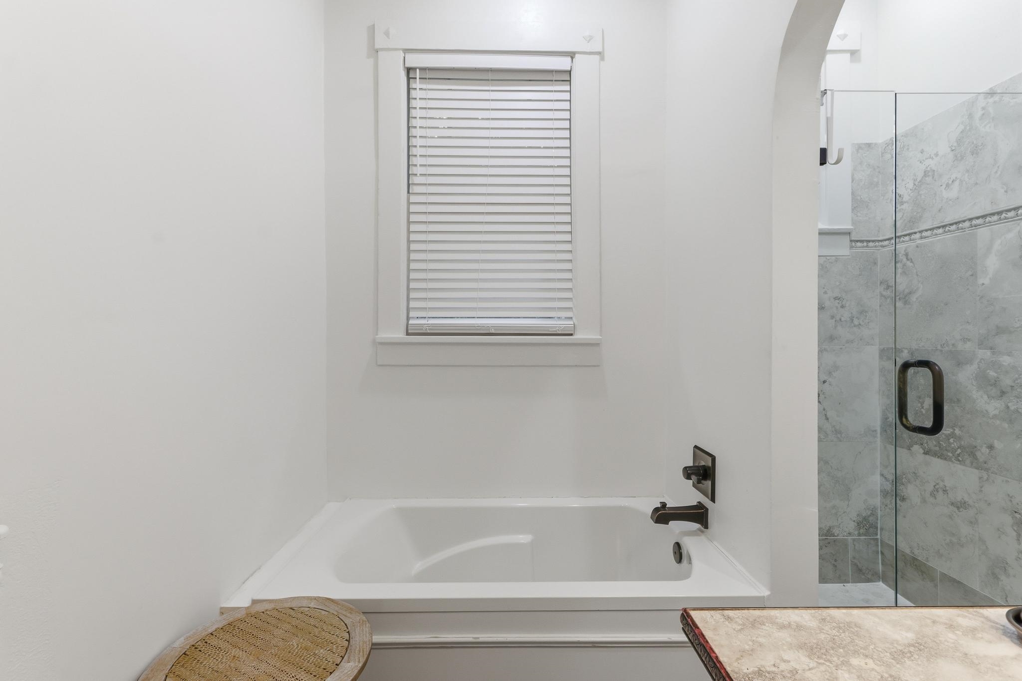 453 Angelus St Property Photo 15