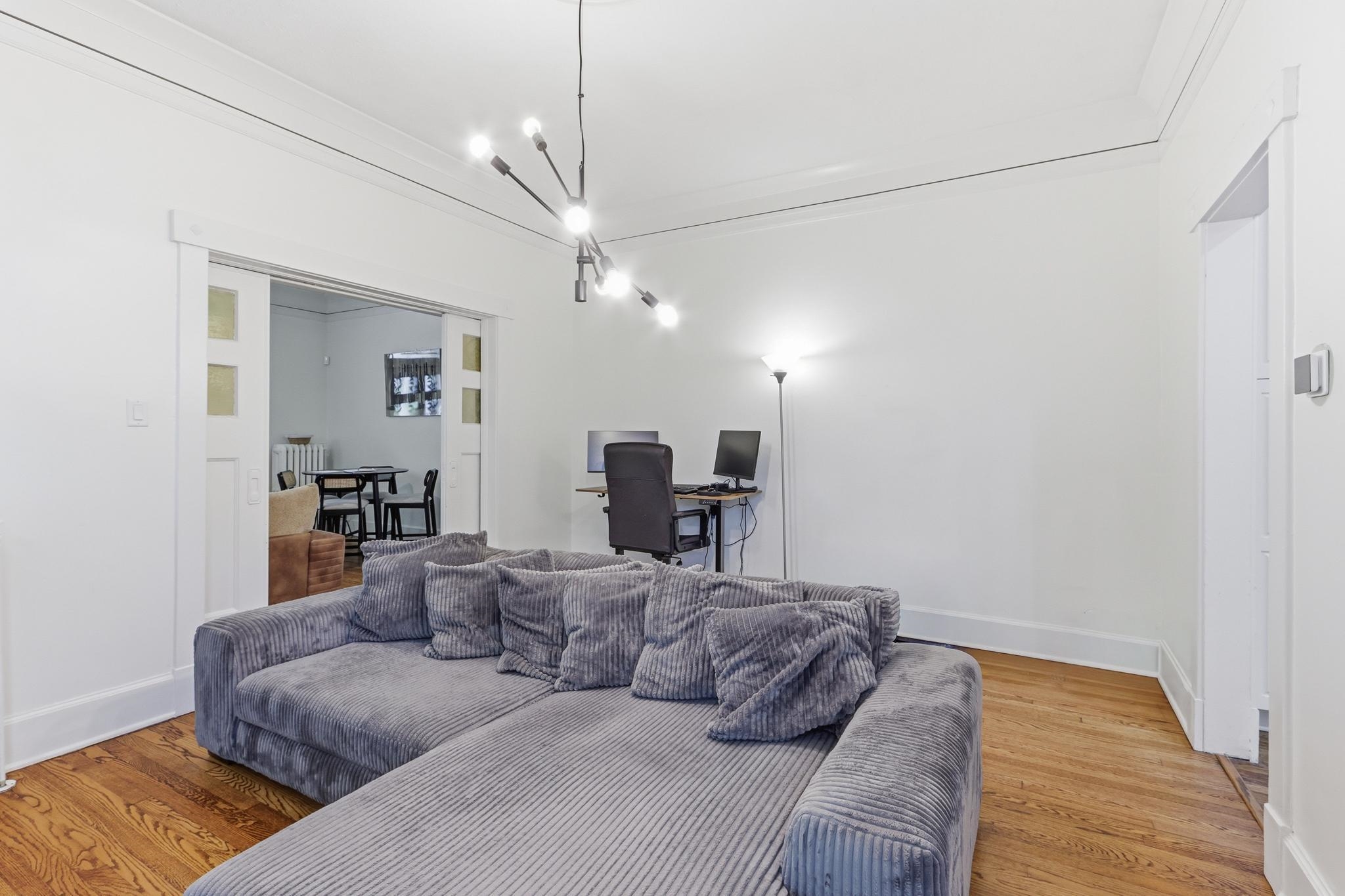 453 Angelus St Property Photo 16