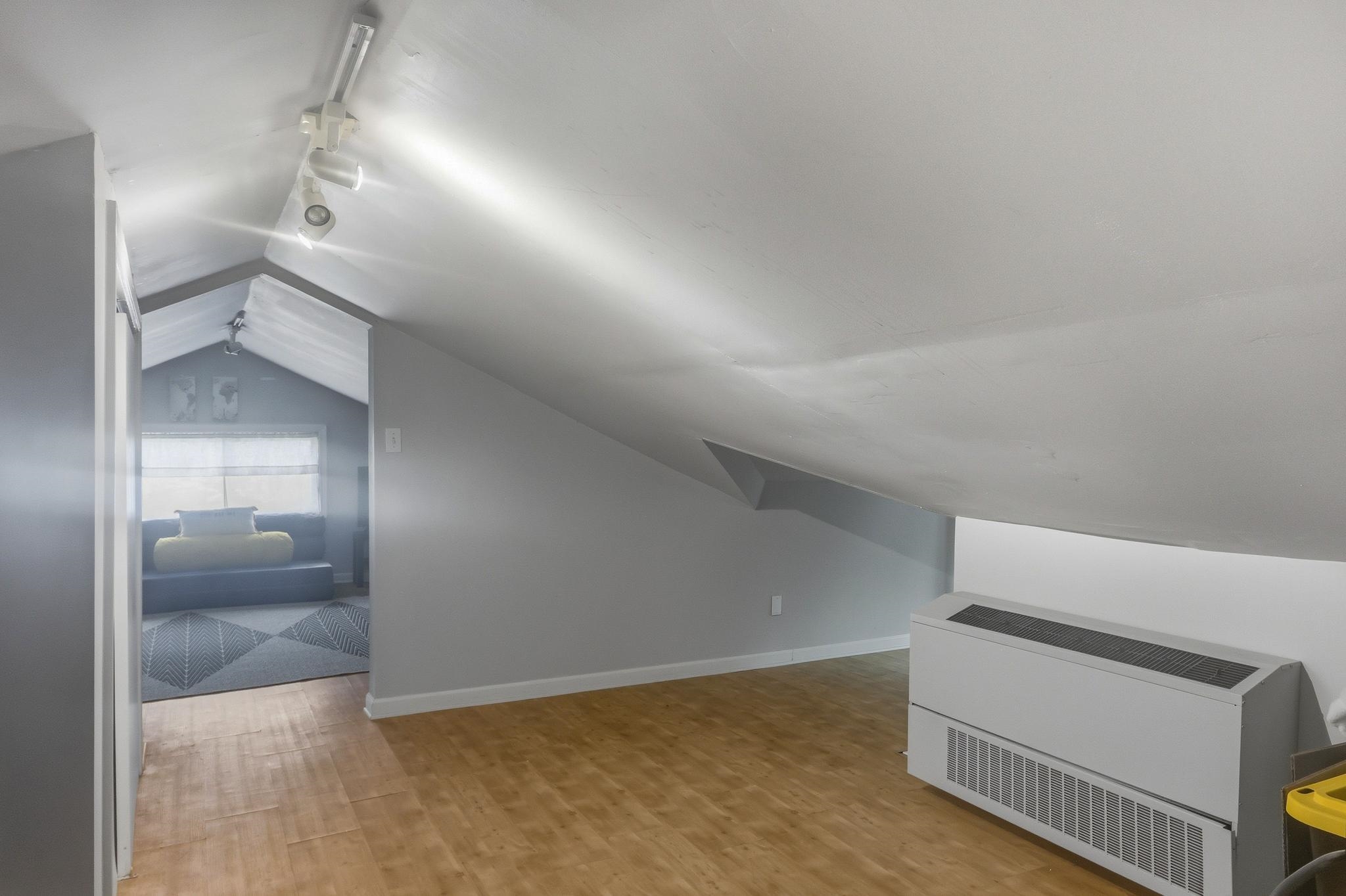 453 Angelus St Property Photo 25