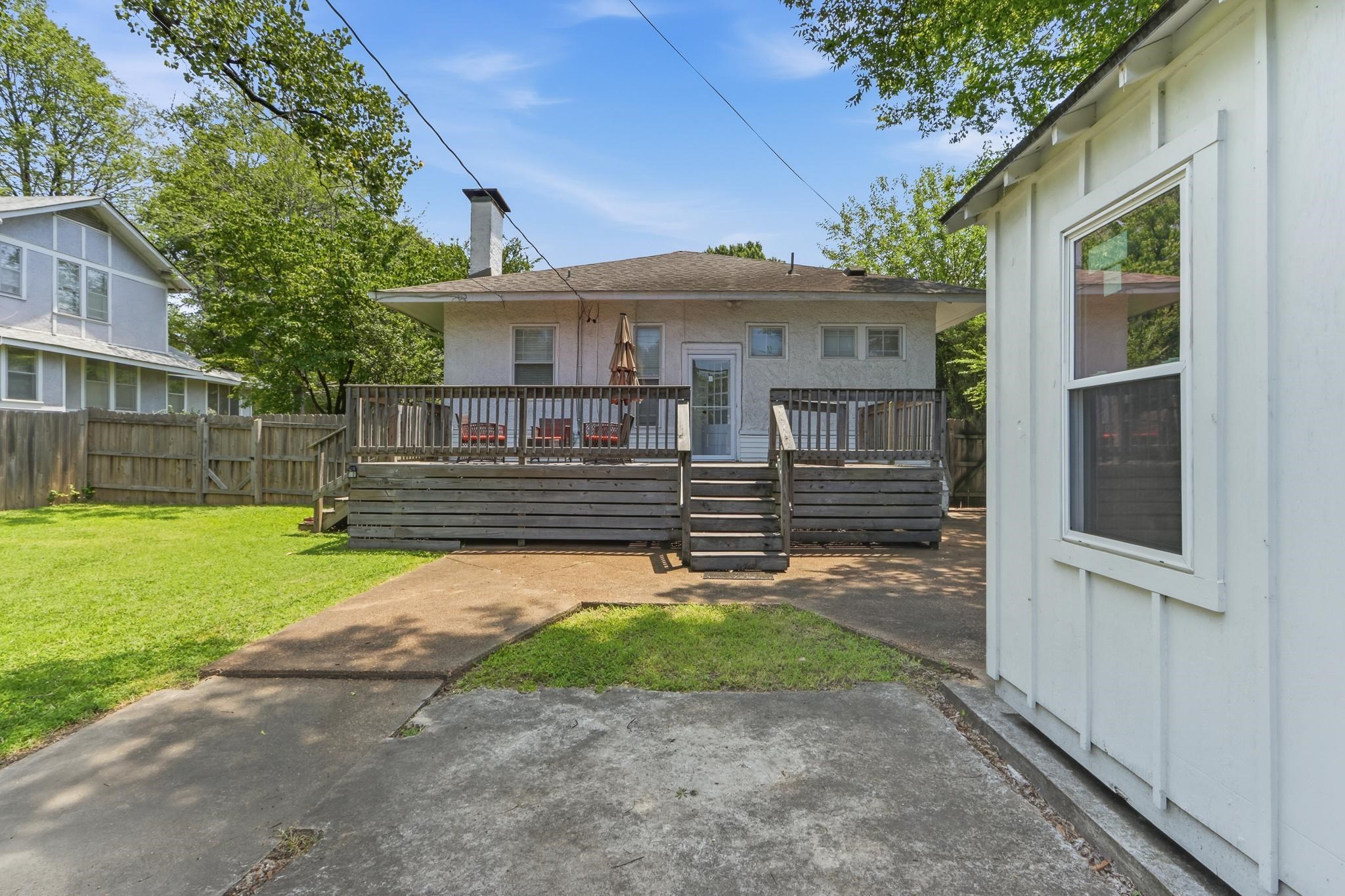 453 Angelus St Property Photo 30