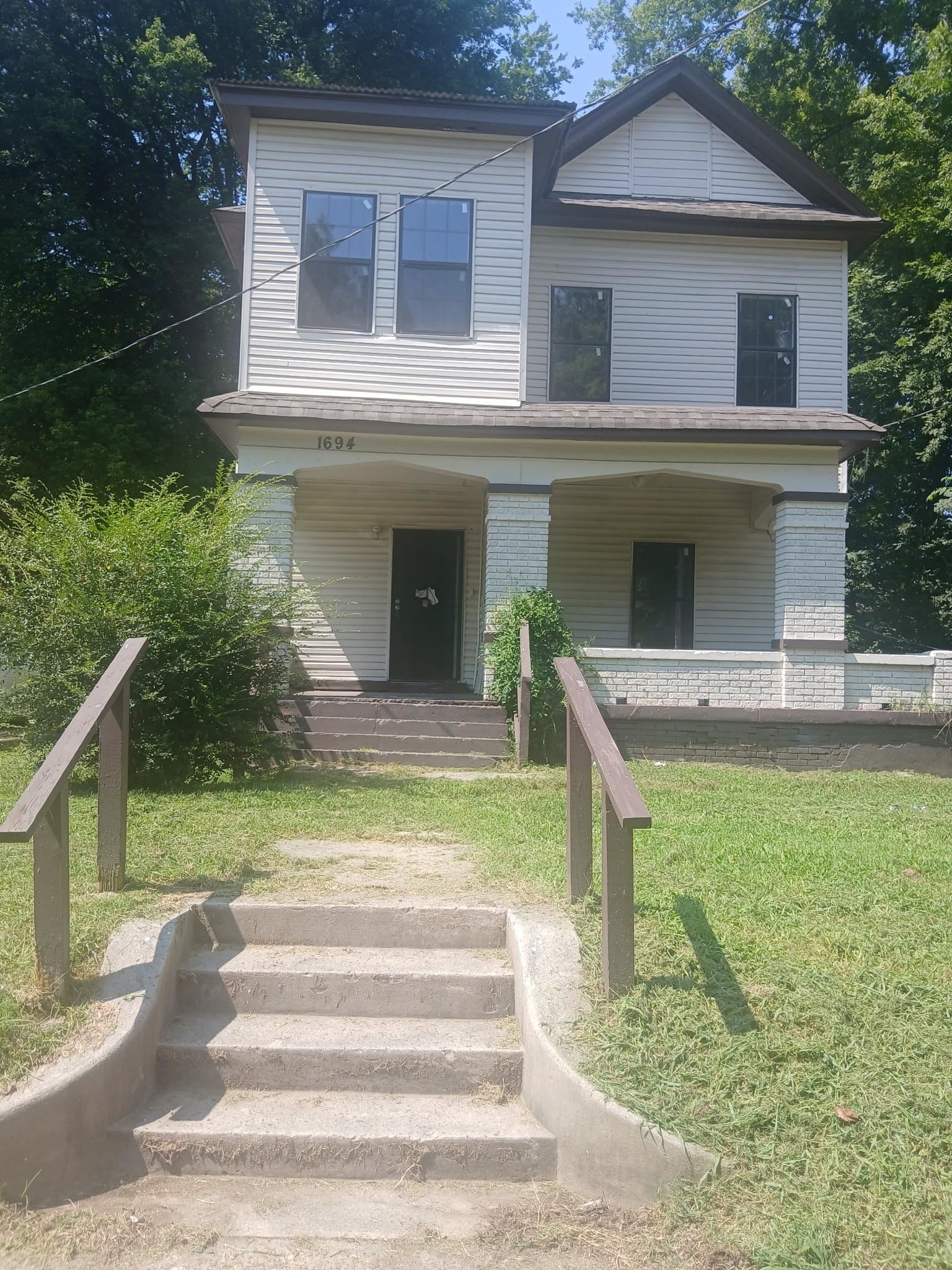 1694 WALKER AVE Property Photo 1