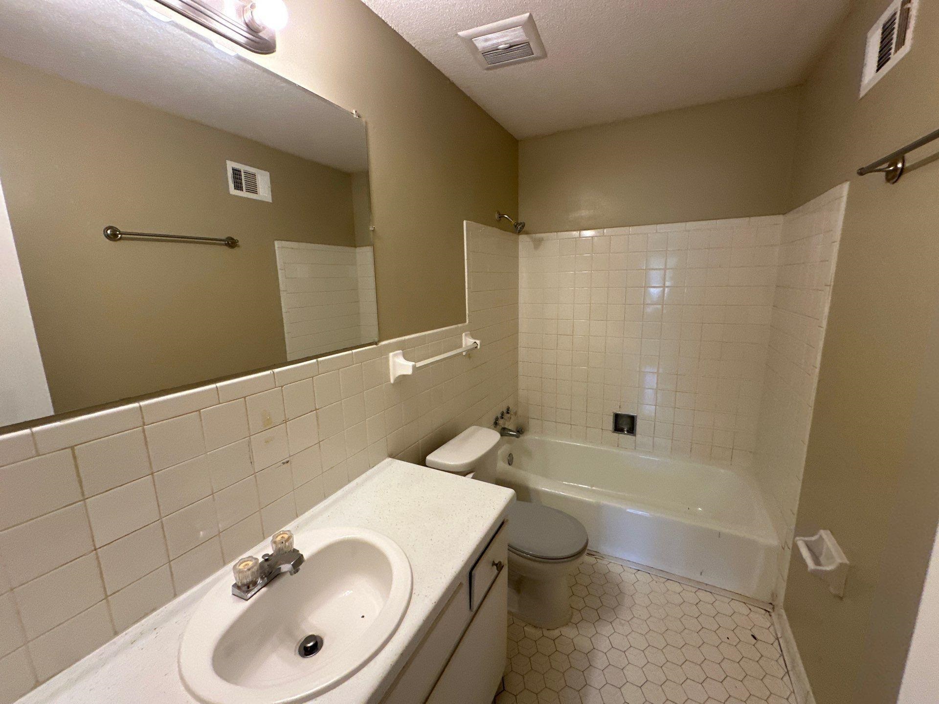 2574 St Elmo Ave Property Photo 3