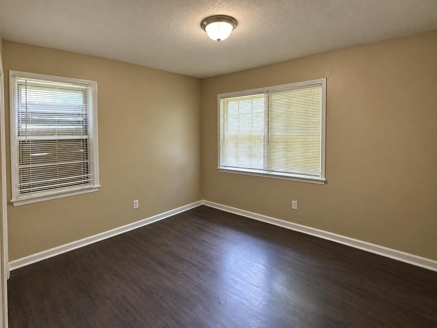 2574 St Elmo Ave Property Photo 5