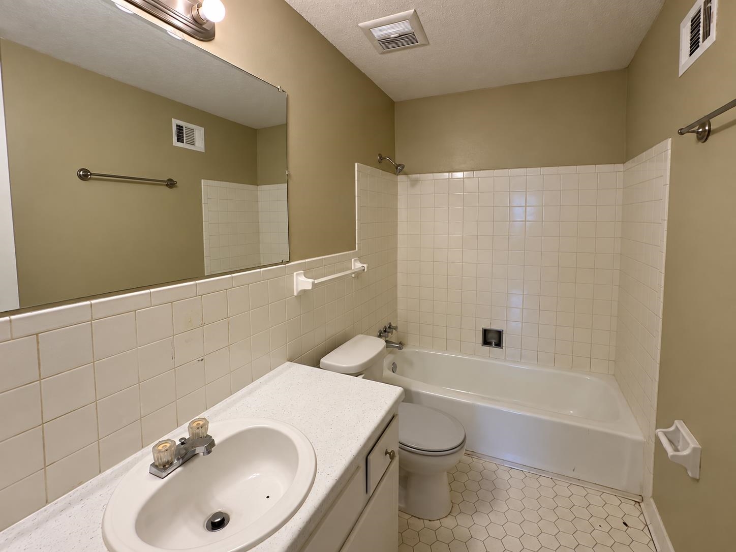 2574 St Elmo Ave Property Photo 9
