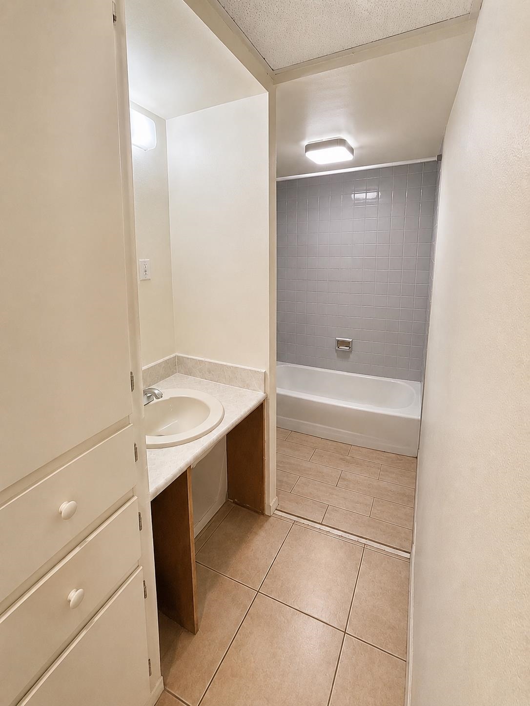 1271 Poplar Ave 310 Property Photo 4