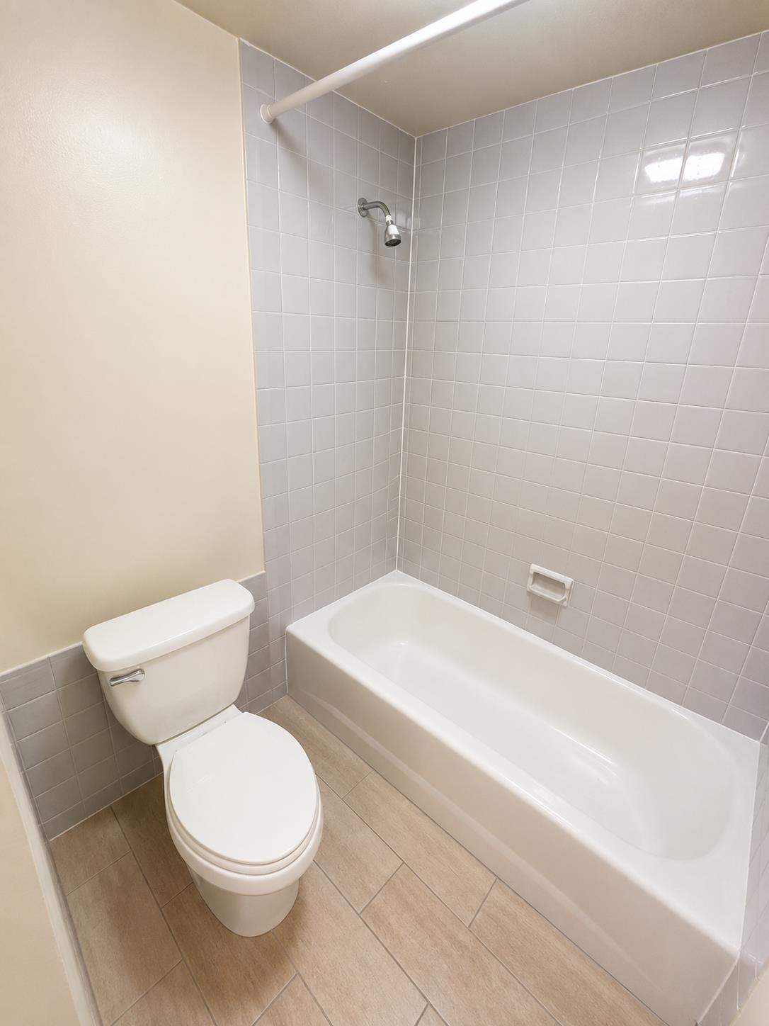 1271 Poplar Ave 310 Property Photo 5