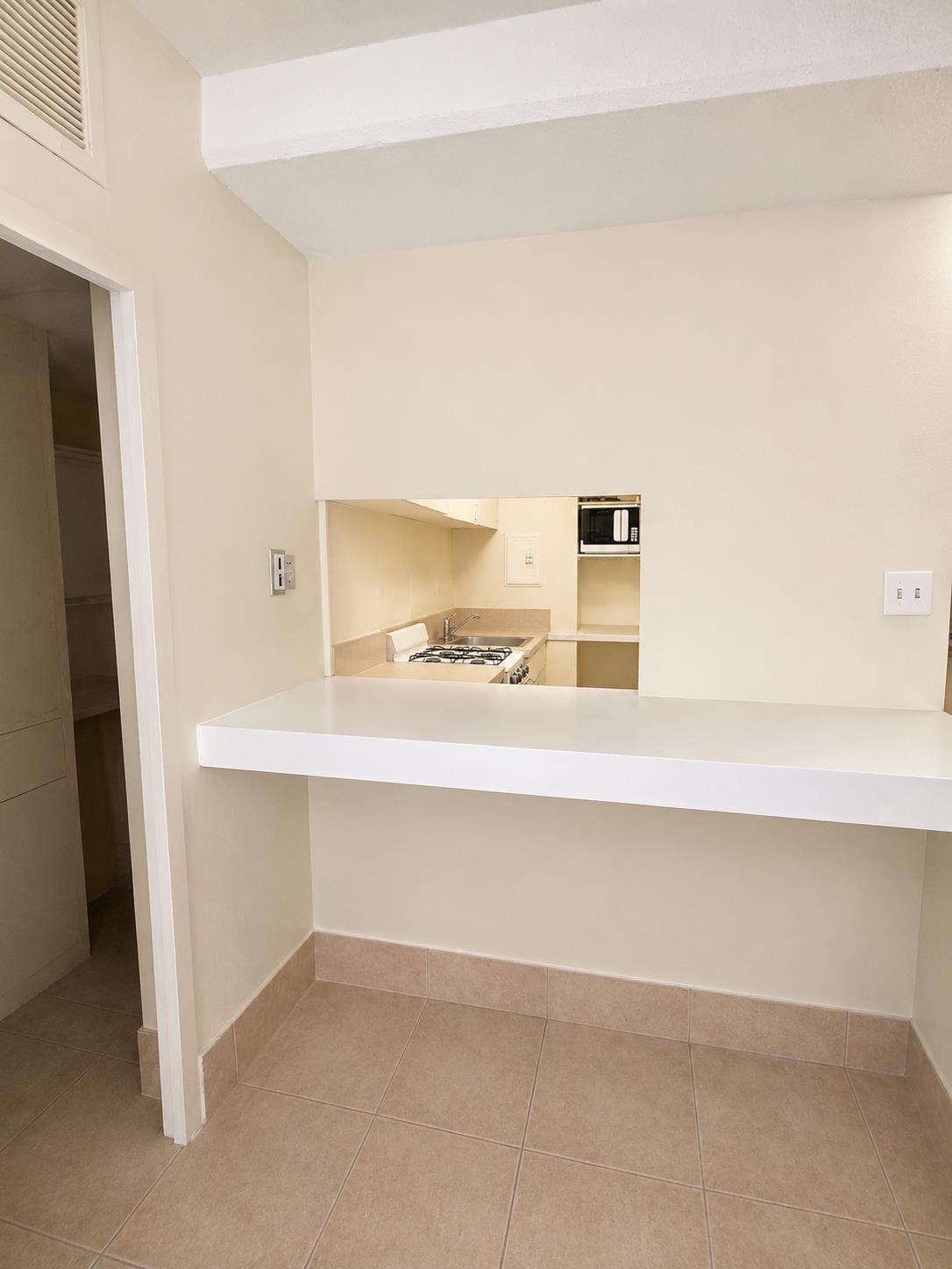 1271 Poplar Ave 310 Property Photo 6
