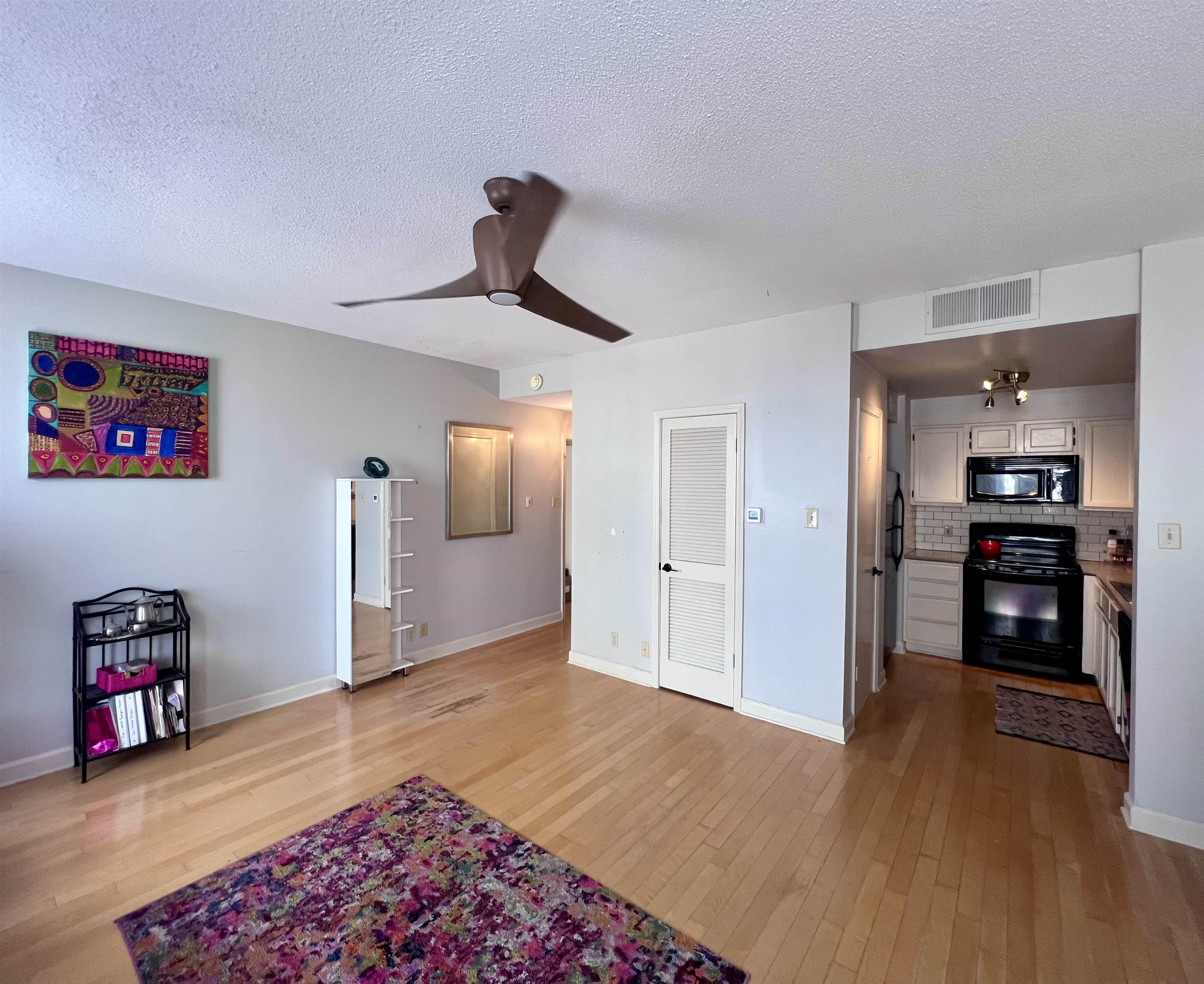 109 N Main St 1103 Property Photo 6