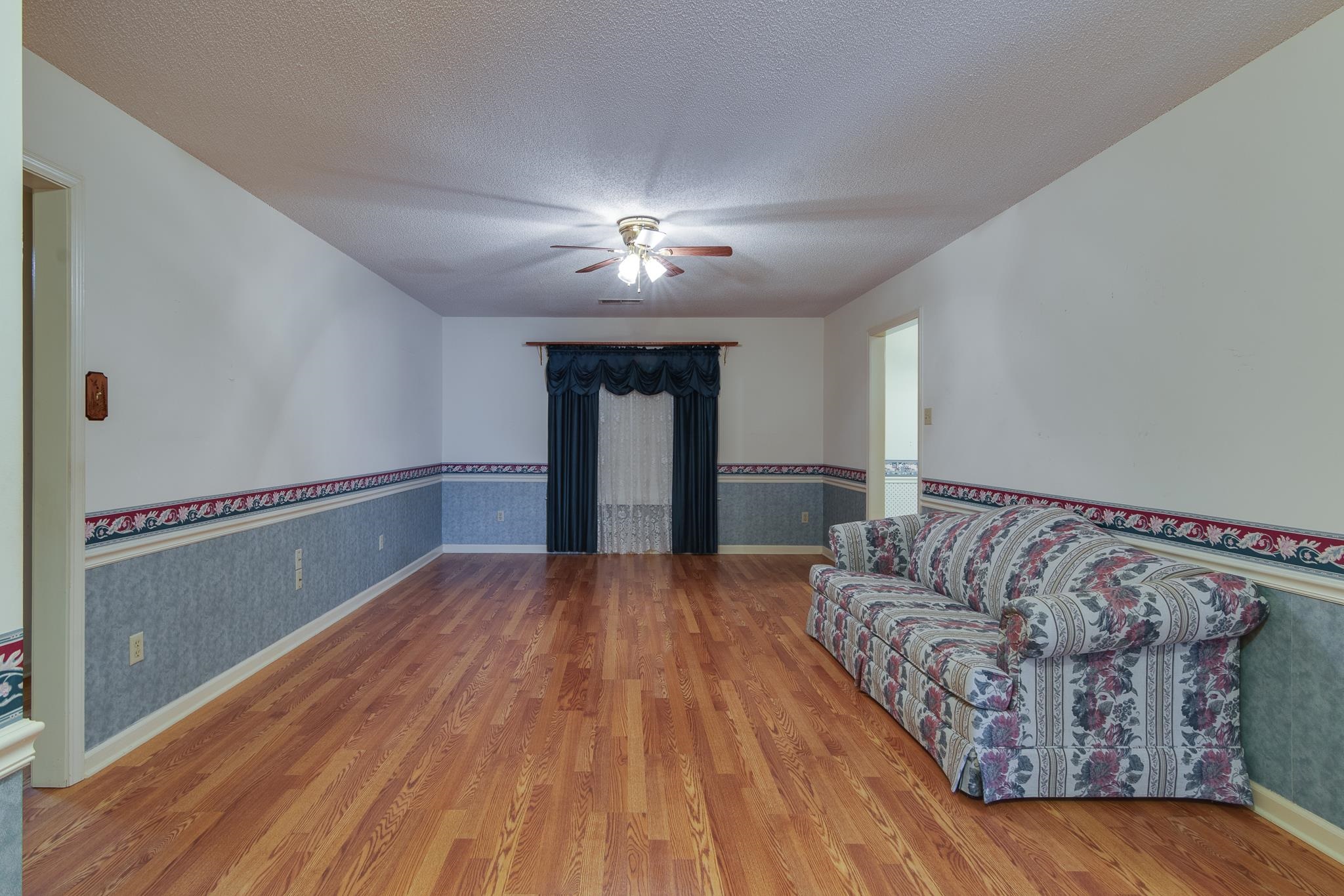 41 Kingston Dr Property Photo 2