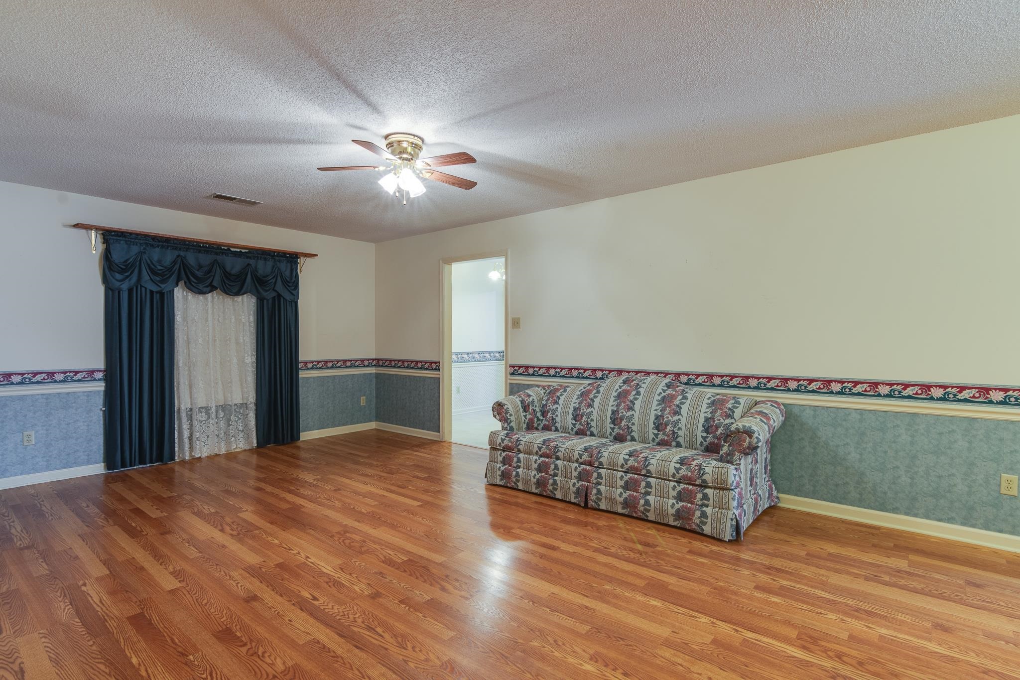 41 Kingston Dr Property Photo 4