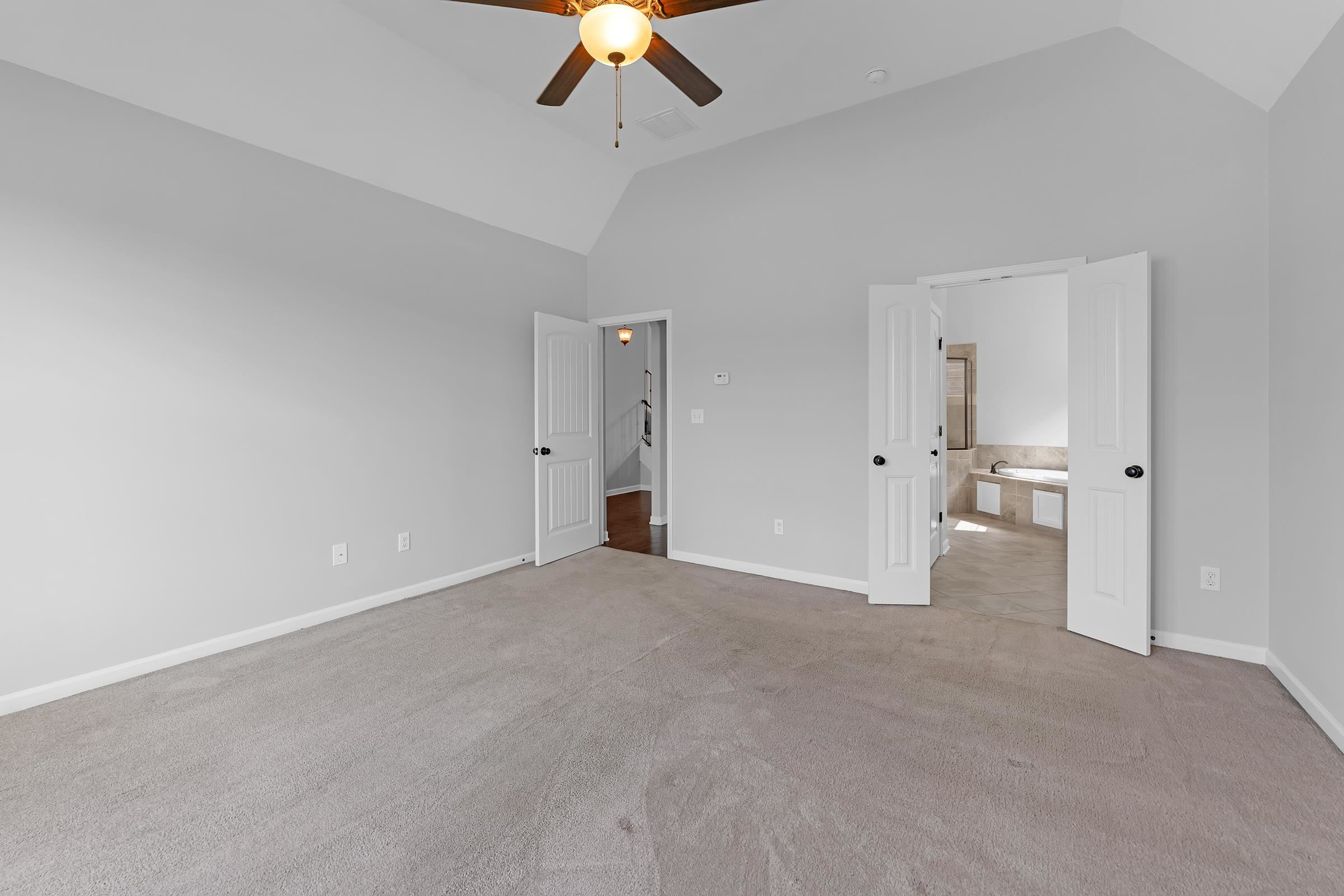 90 Willow Springs Ln E Property Photo 8